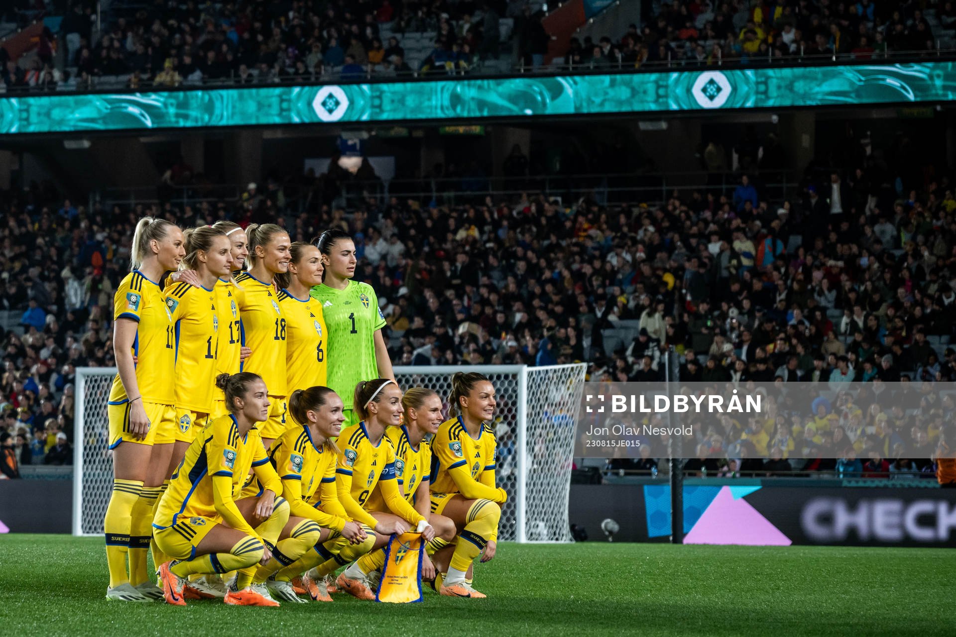 Startine eleven of Sweden line up for a photo
