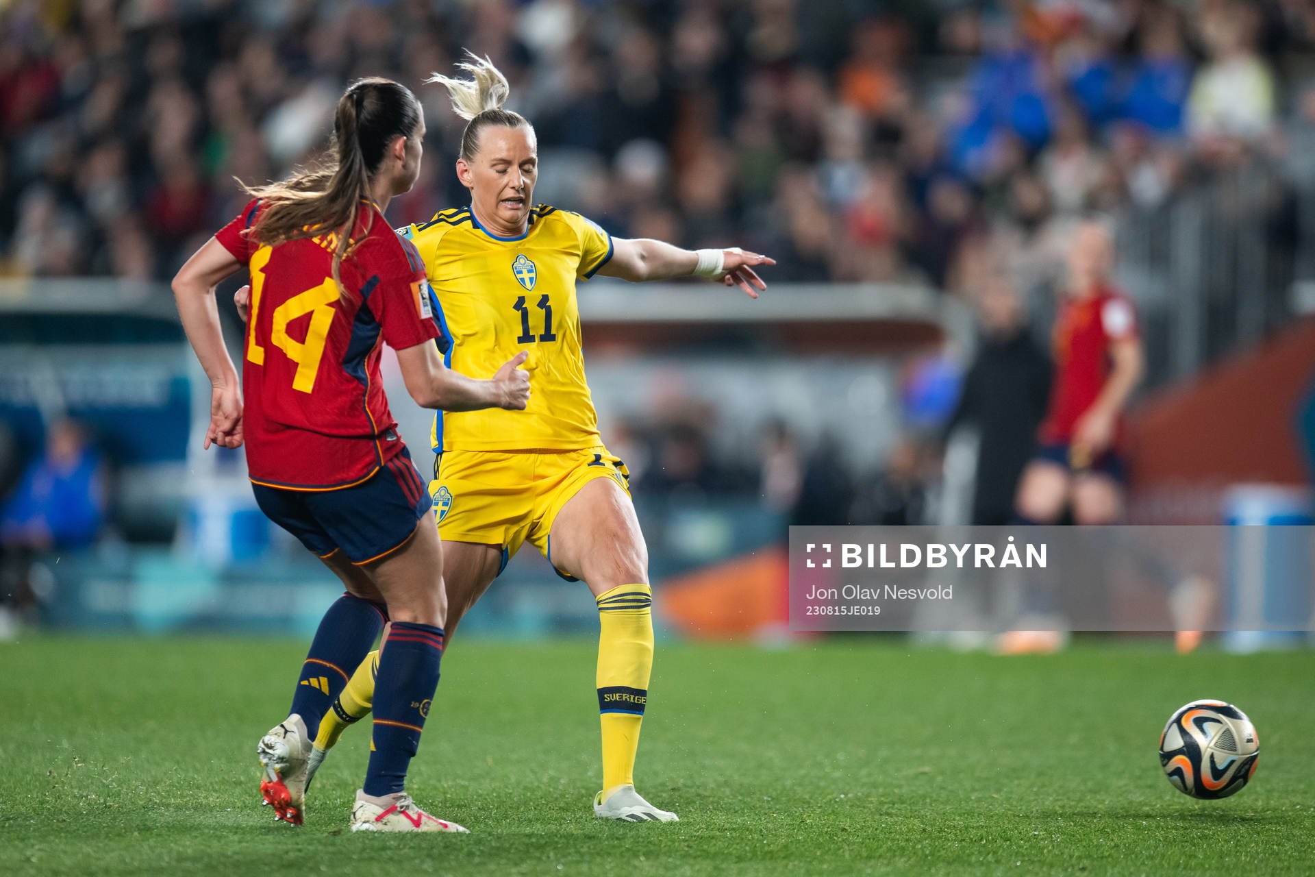 Laia Codina of Spain and Stina Blackstenius of Sweden