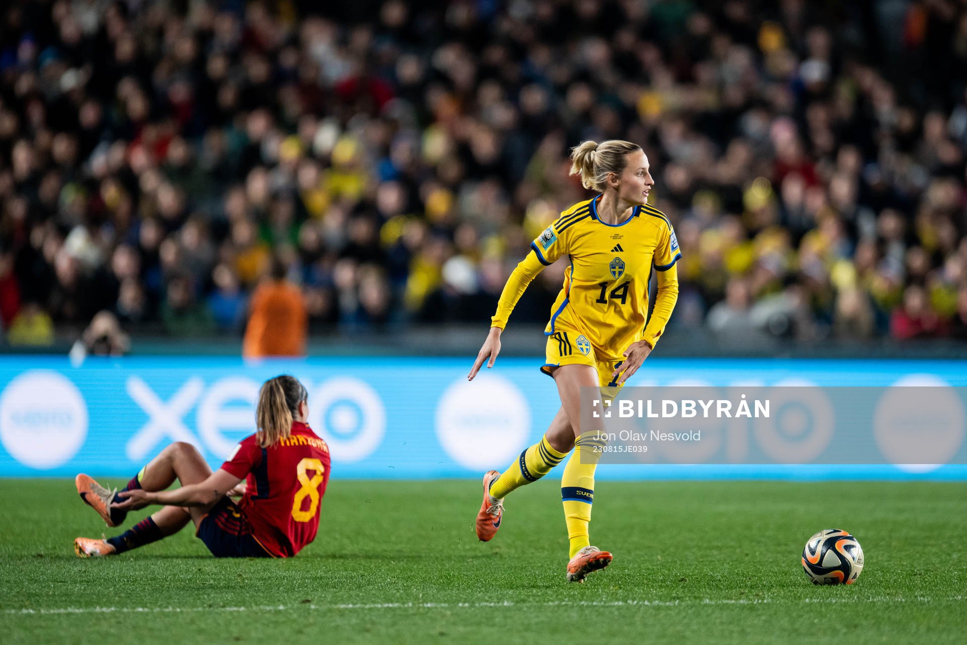 Mariona Caldentey of Spain and Nathalie Björn of Sweden