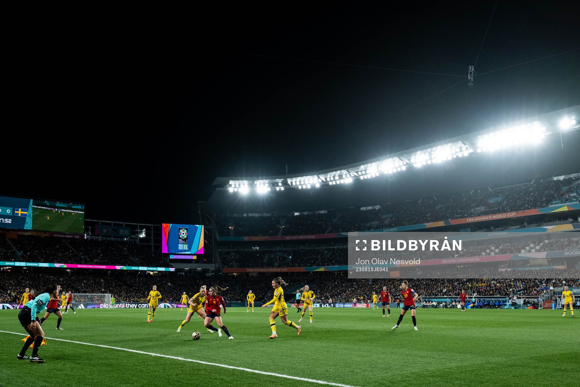 Stina Blackstenius of Sweden and Teresa Abelleira of Spain