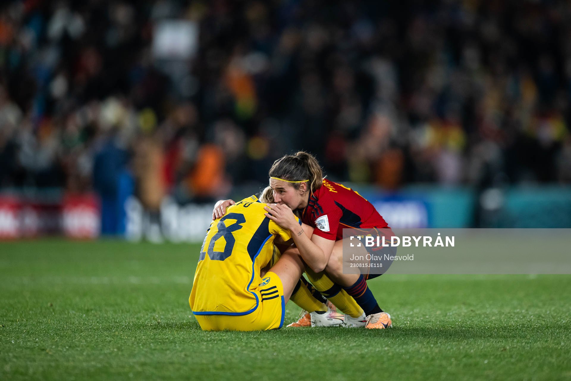 Fridolina Rolfö of Sweden and Mariona Caldentey of Spain