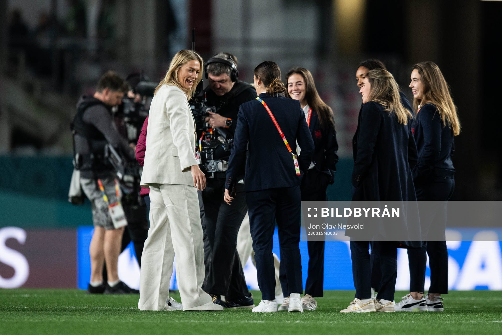 Fridolina Rolfö of Sweden with players of Spain