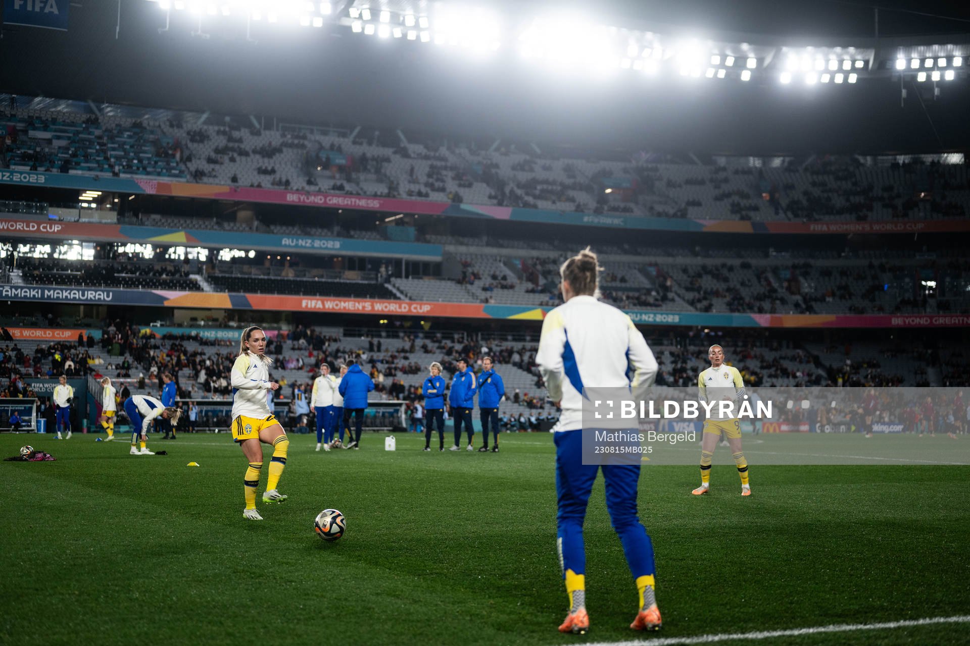 Elin Rubensson and Kosovare Asllani of Sweden