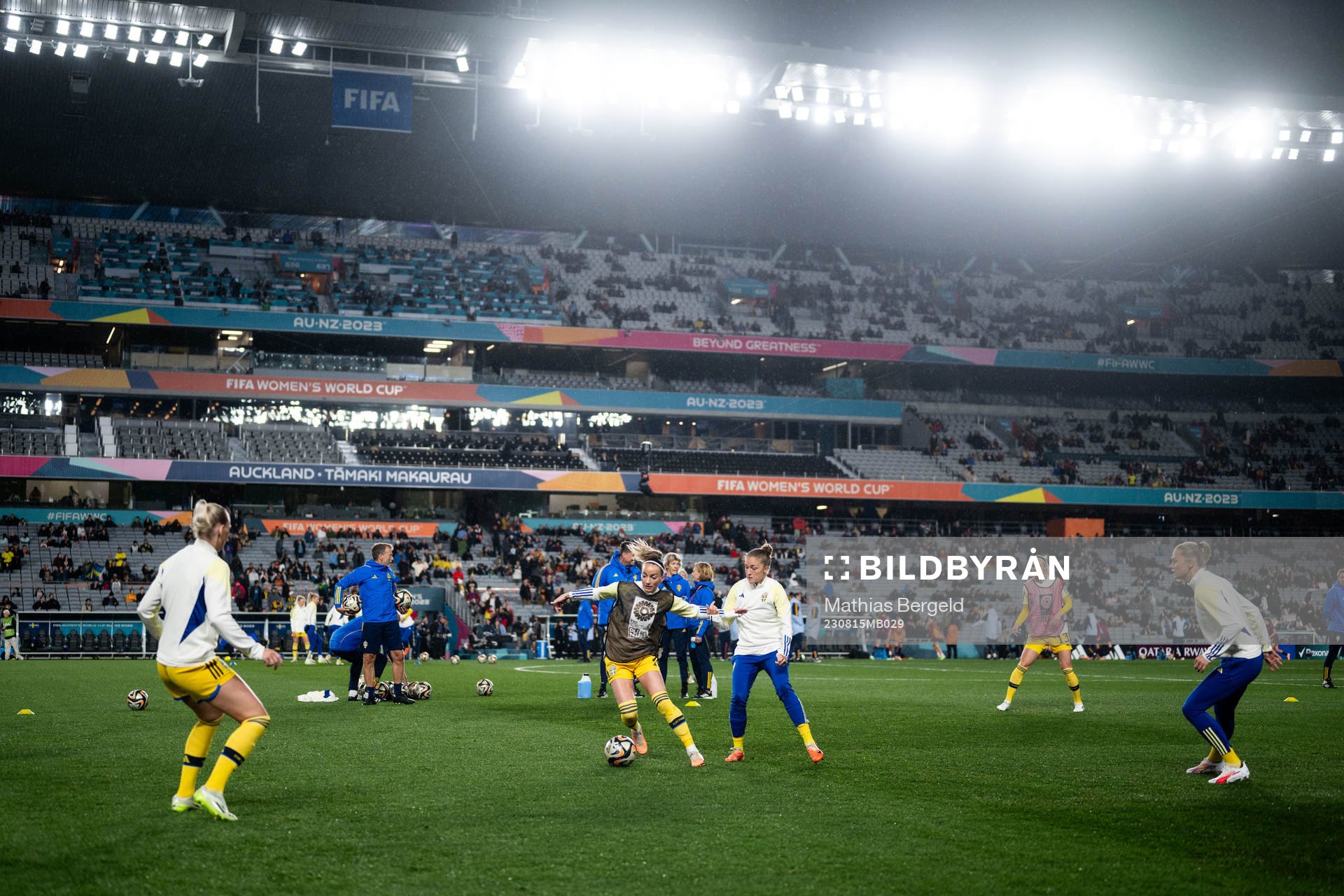 Kosovare Asllani and Filippa Angeldahl of Sweden