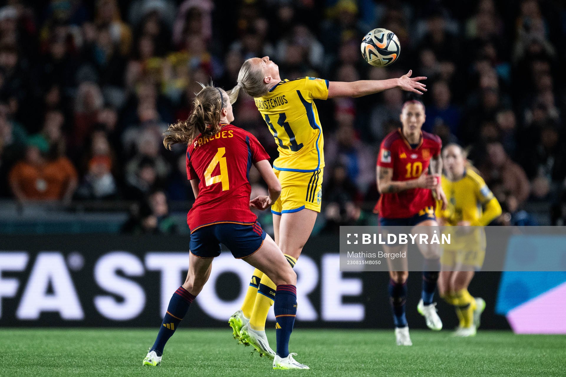 Irene Paredes of Spain and Stina Blackstenius of Sweden