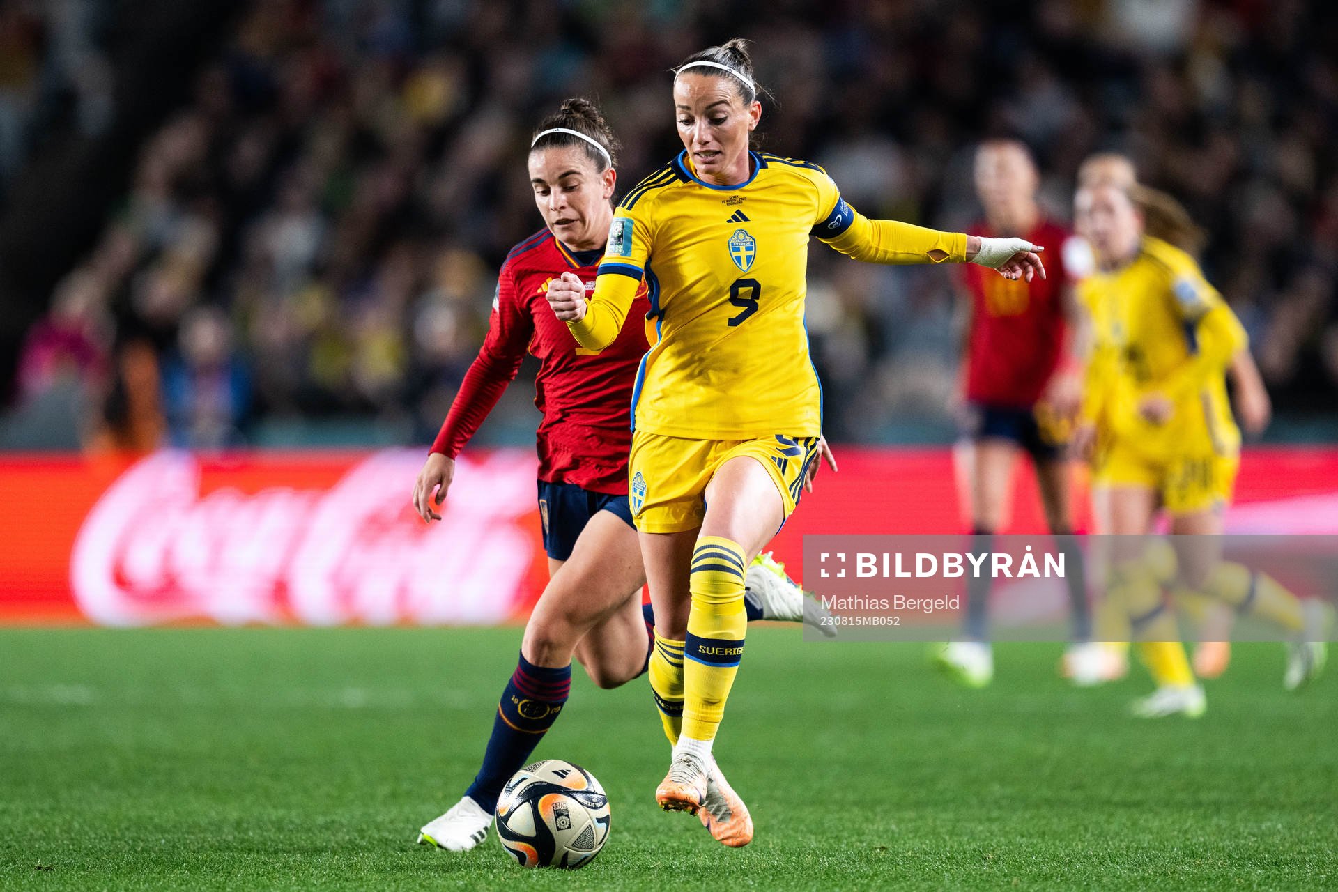 Teresa Abelleira of Spain and Kosovare Asllani of Sweden