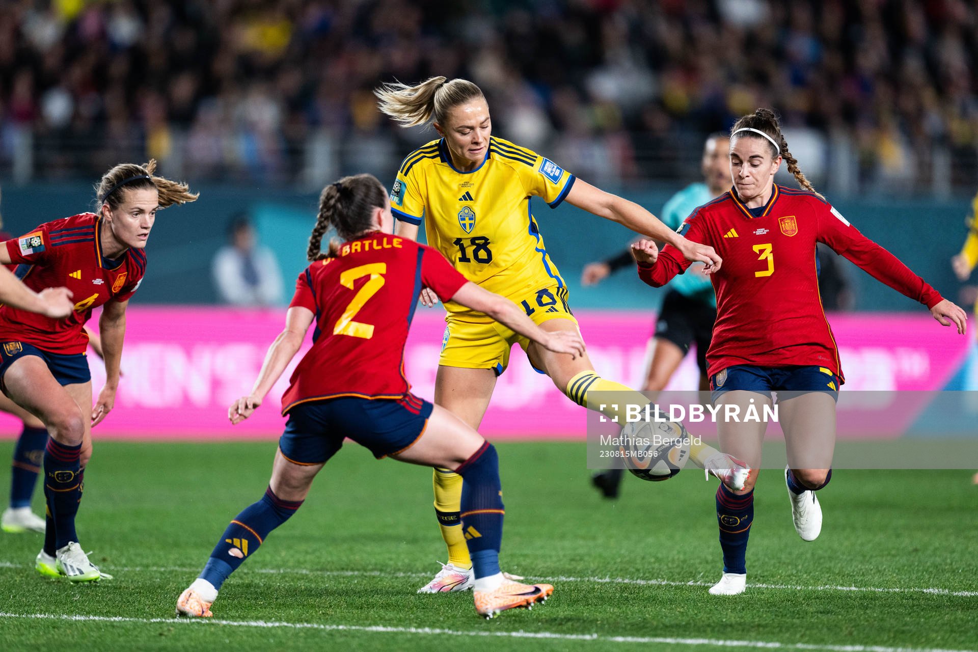 Ona Batlle and Teresa Abelleira of Spain against Fridolina