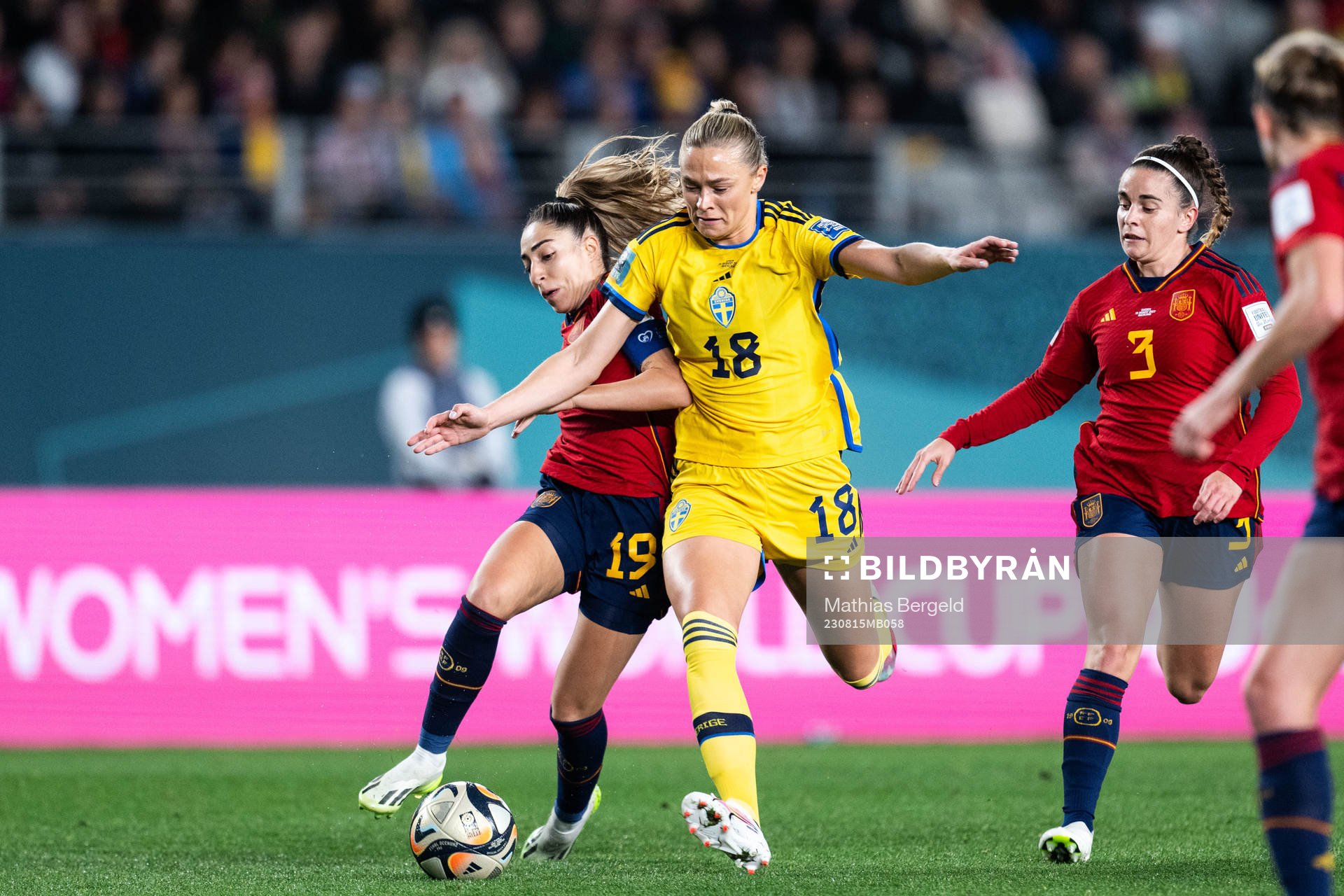 Olga Carmona and Teresa Abelleira of Spain against