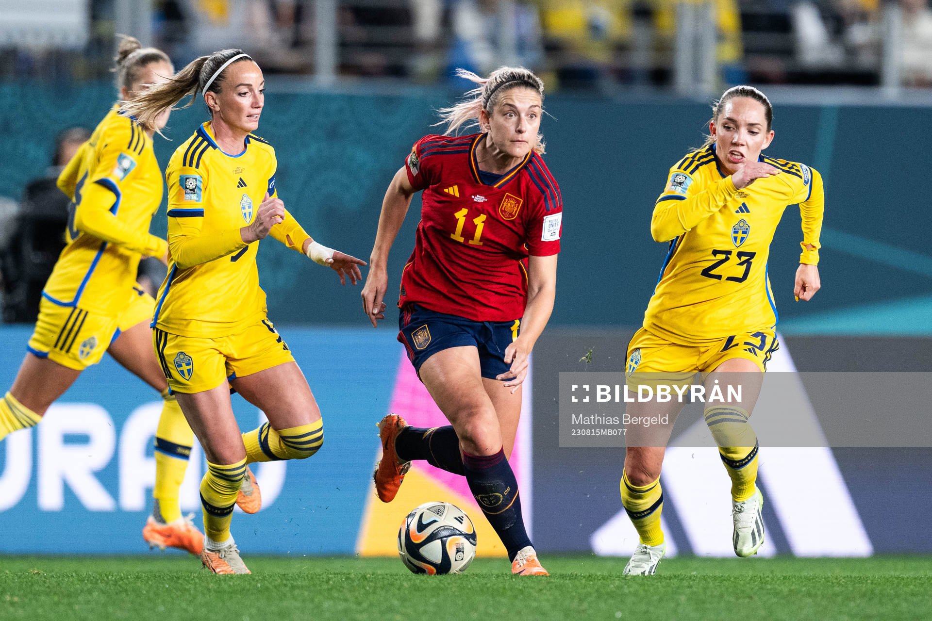 Alexia Putellas of Spain against Kosovare Asllani and Elin