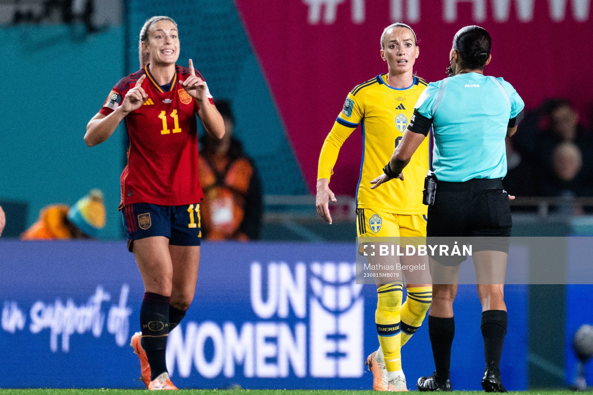 Alexia Putellas of Spain and Kosovare Asllani of Sweden in