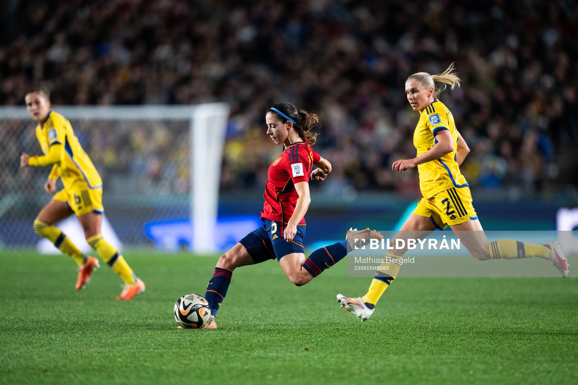 Aitana Bonmati of Spain and Jonna Andersson of Sweden