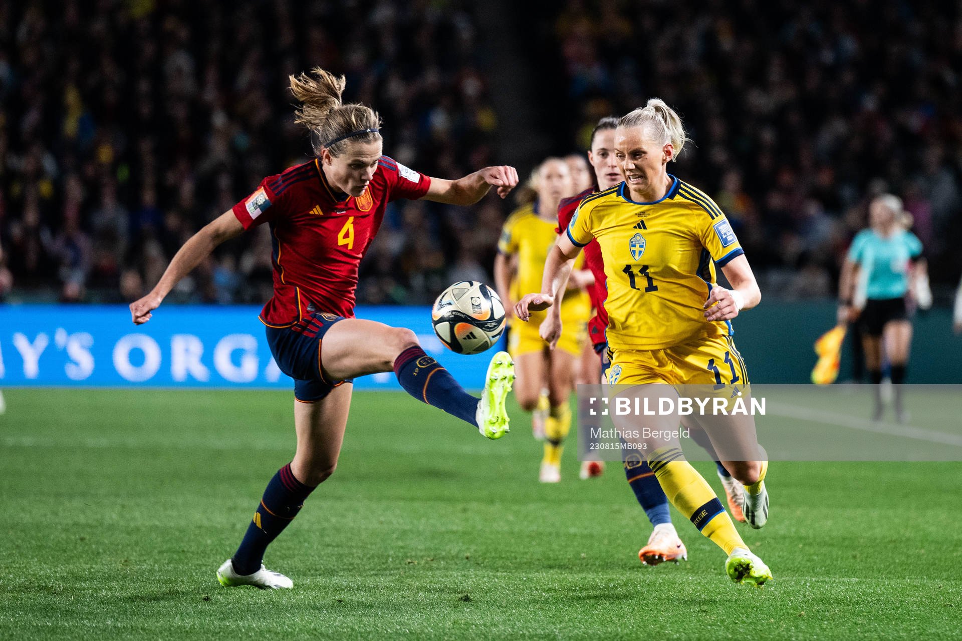 Irene Paredes of Spain and Stina Blackstenius of Sweden
