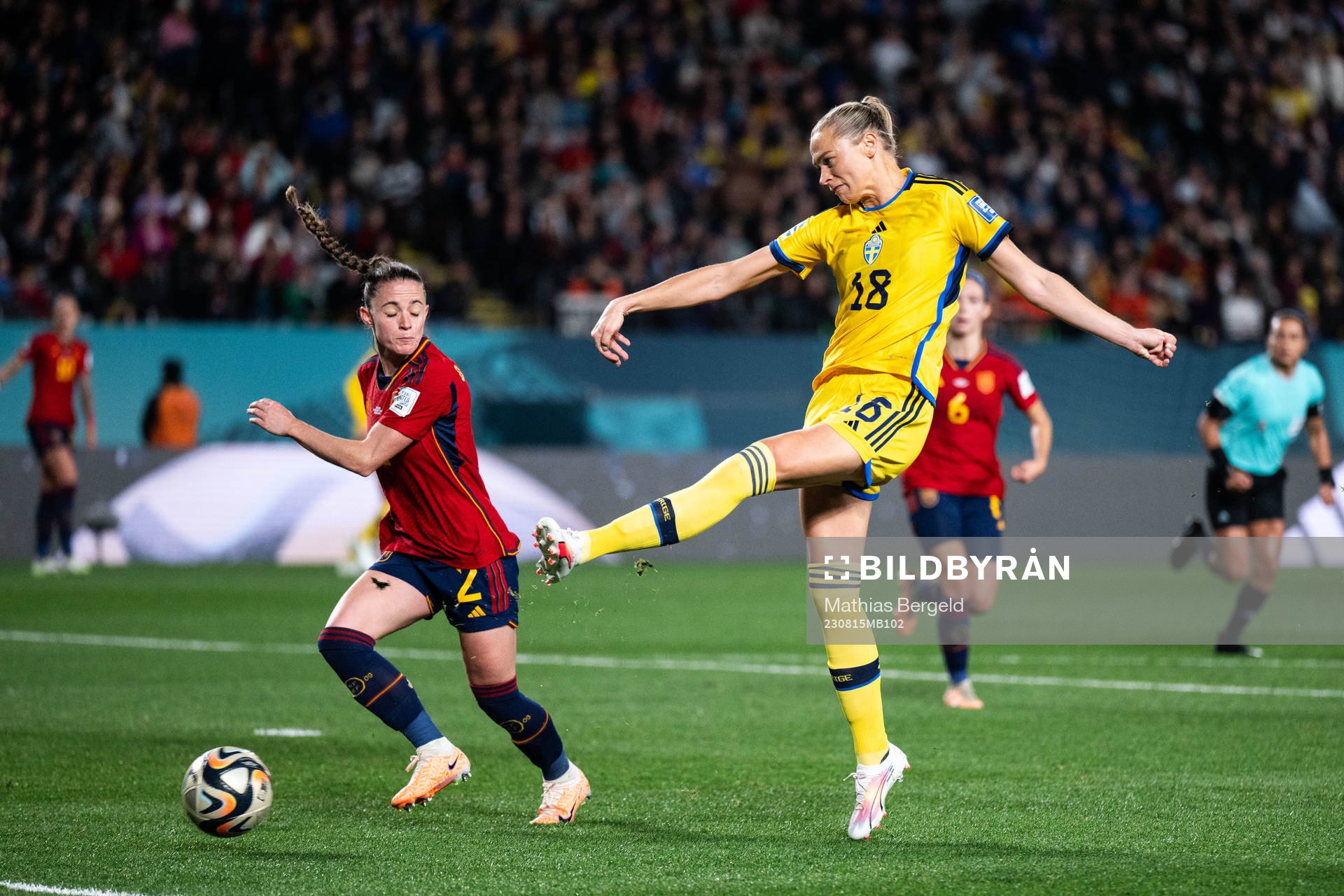 Ona Batlle of Spain and Fridolina Rolfö of Sweden