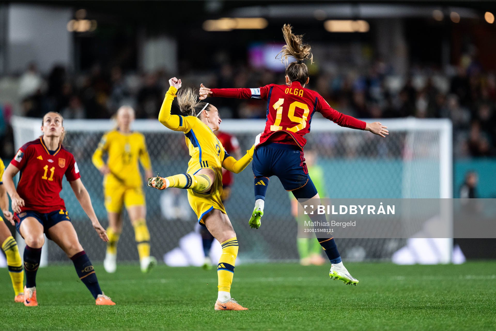 Kosovare Asllani of Sweden and Olga Carmona of Spain