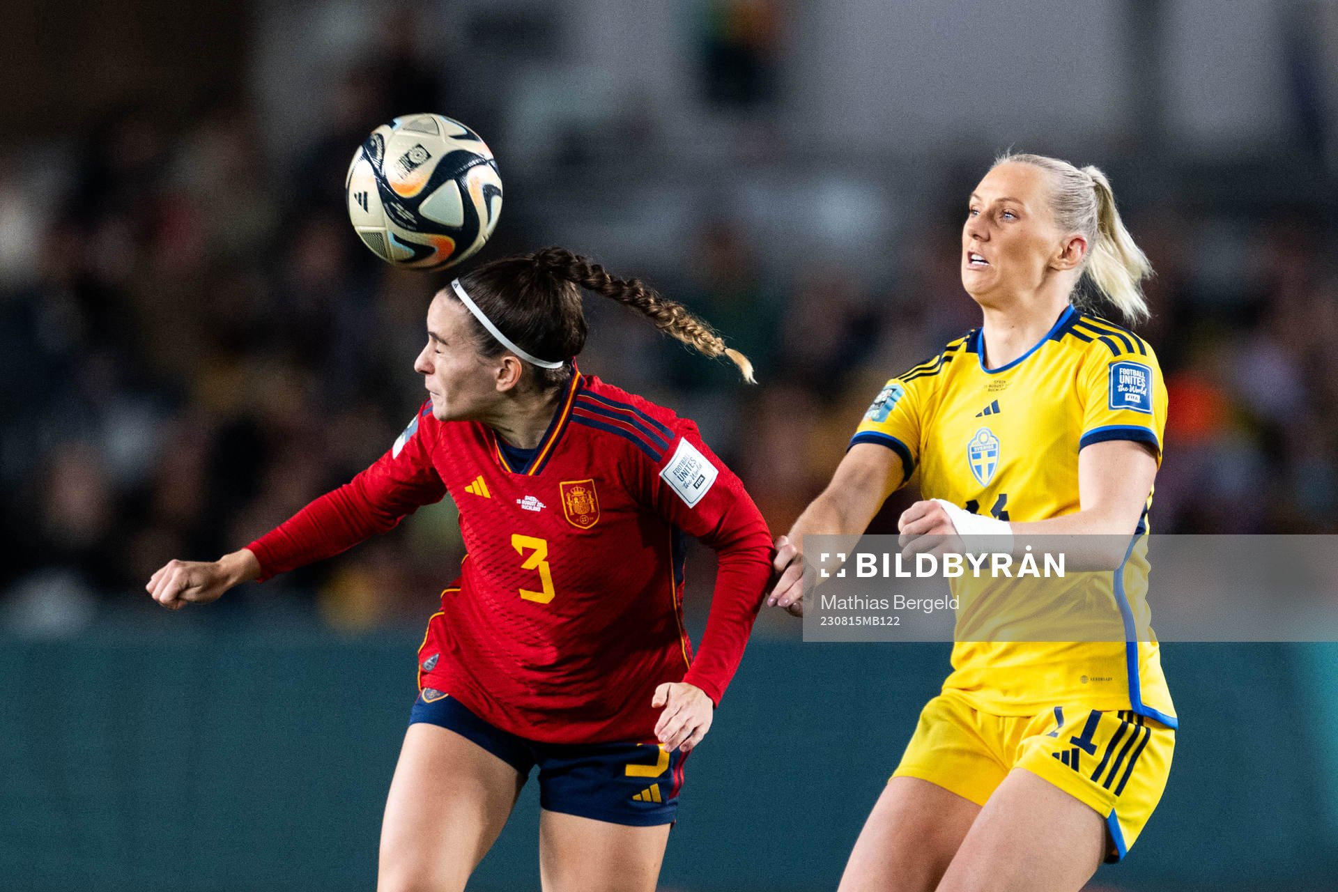 Teresa Abelleira of Spain and Stina Blackstenius of Sweden