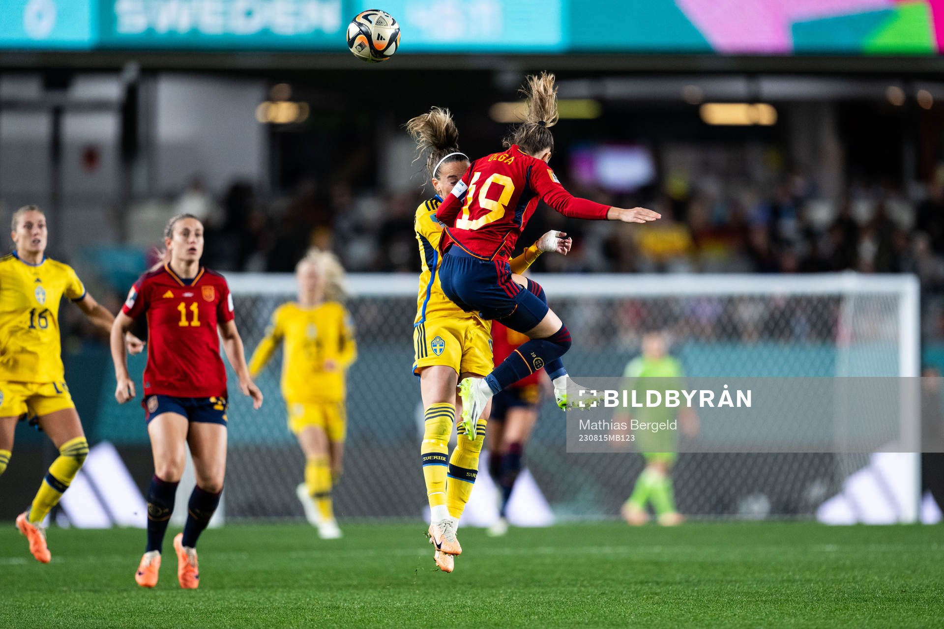 Kosovare Asllani of Sweden and Olga Carmona of Spain