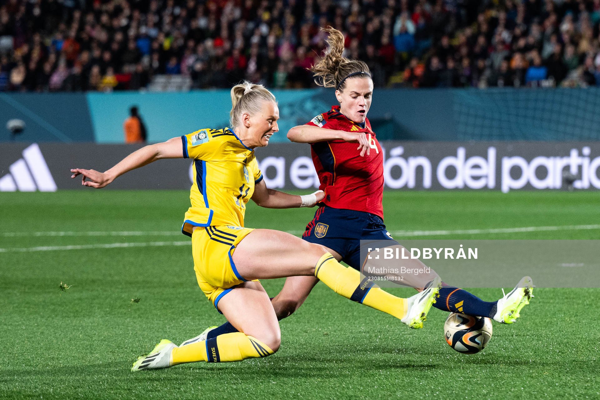 Stina Blackstenius of Sweden and Irene Paredes of Spain