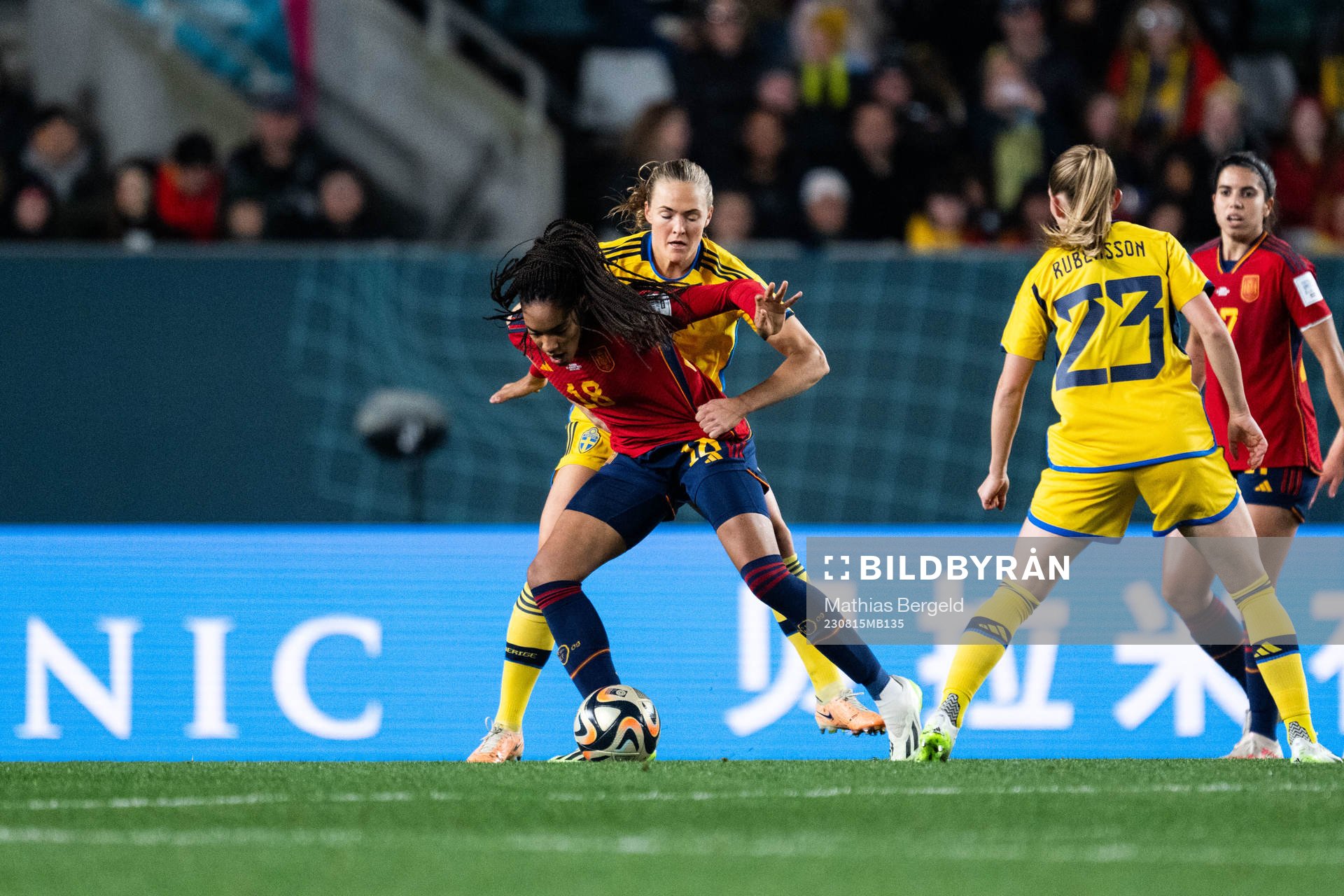 Salma Paralluelo of Spain and Magdalena Eriksson of Sweden