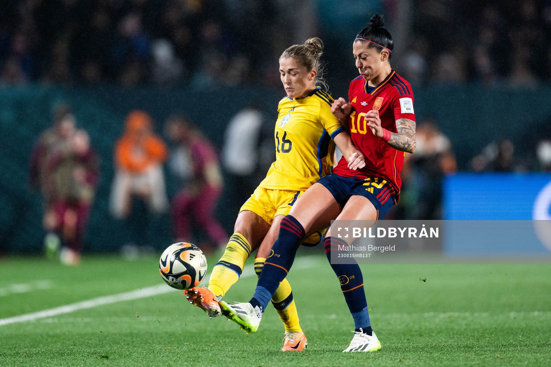 Filippa Angeldahl of Sweden and Jennifer Hermoso of Spain