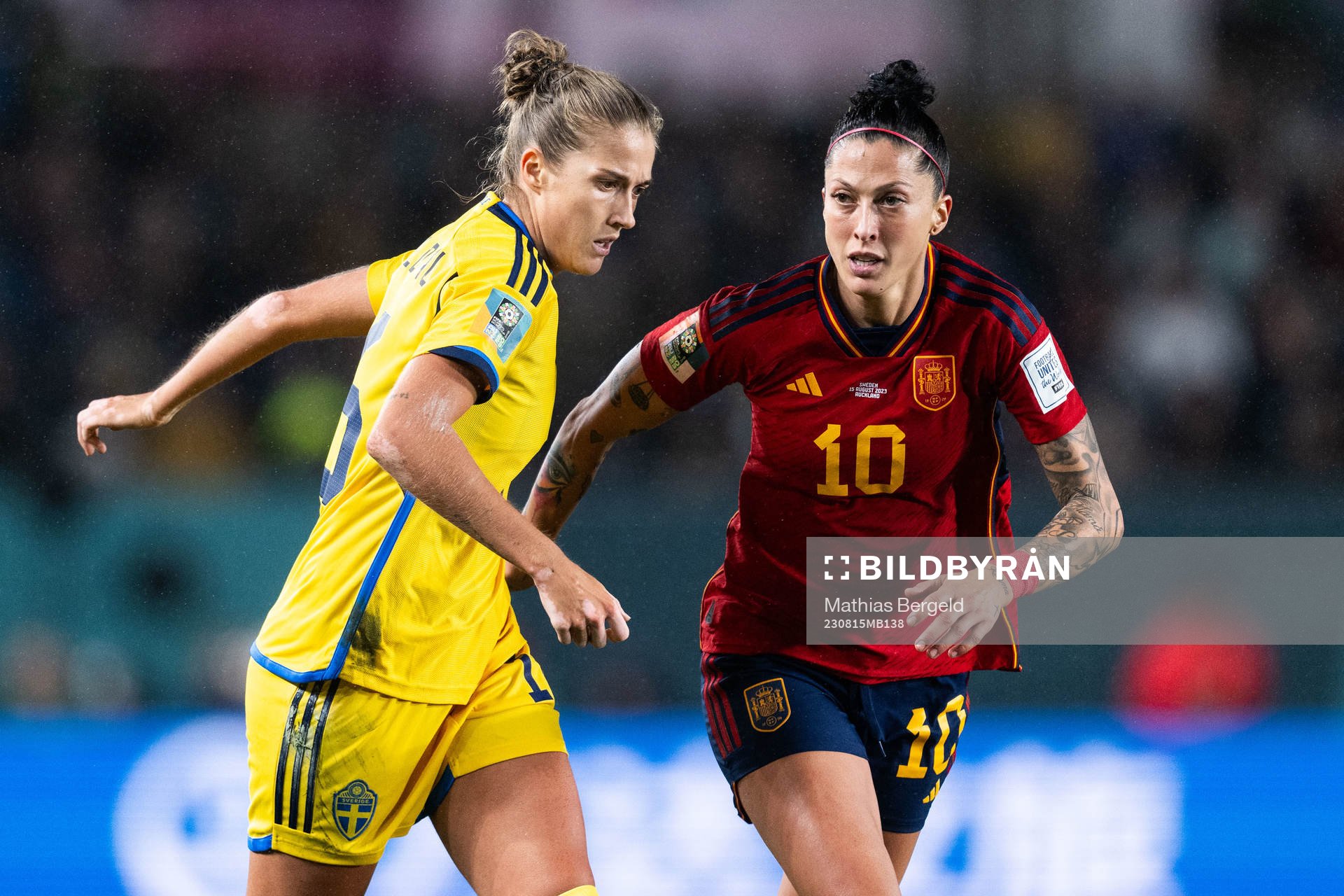 Filippa Angeldahl of Sweden and Jennifer Hermoso of Spain