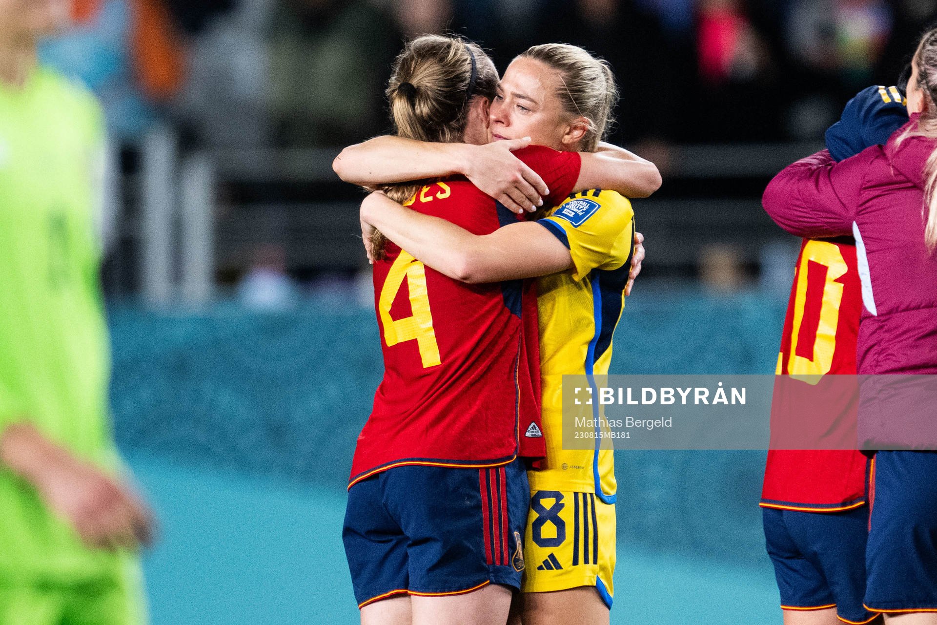 Irene Paredes of Spain and Fridolina Rolfö of Sweden