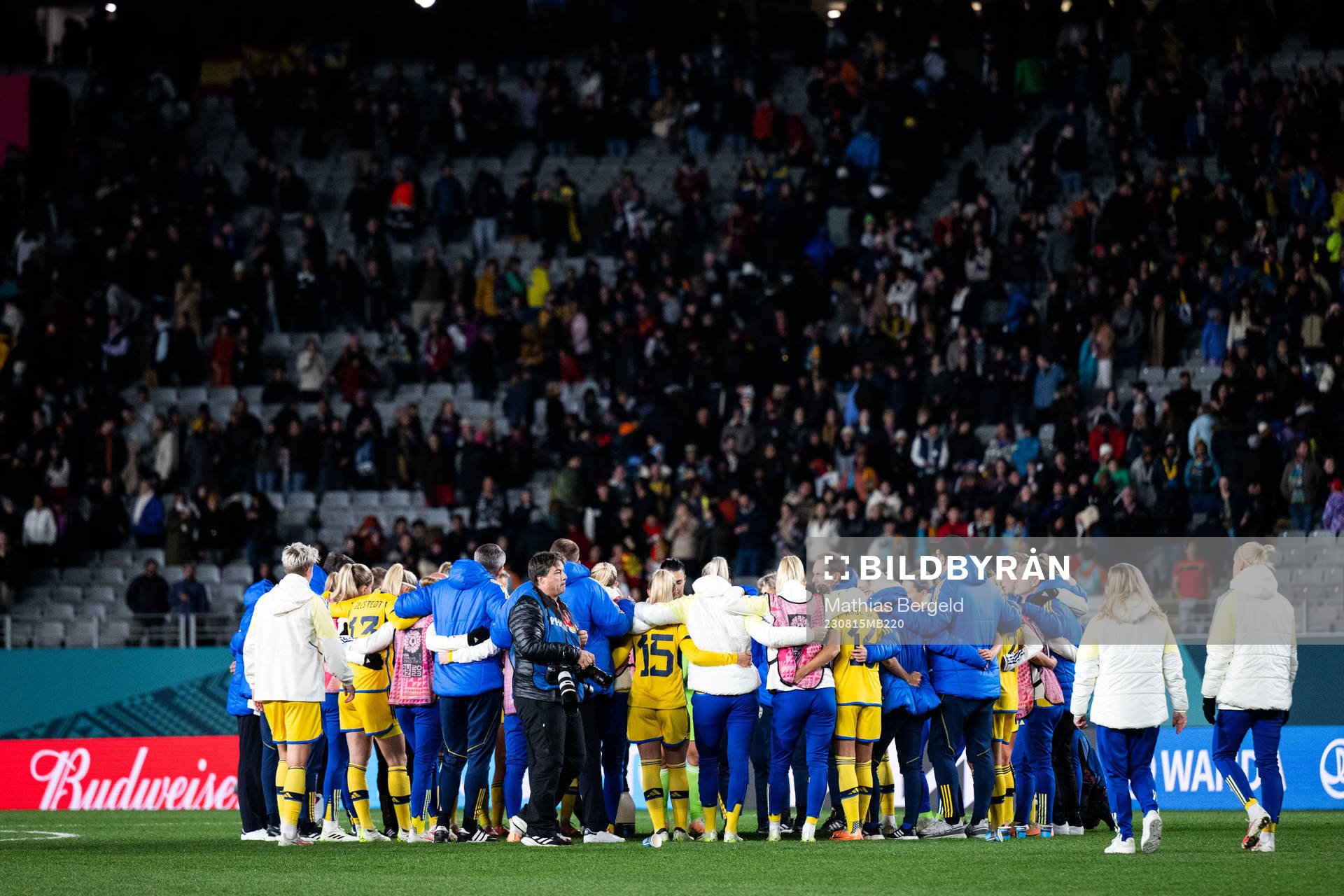 Players of Sweden gather