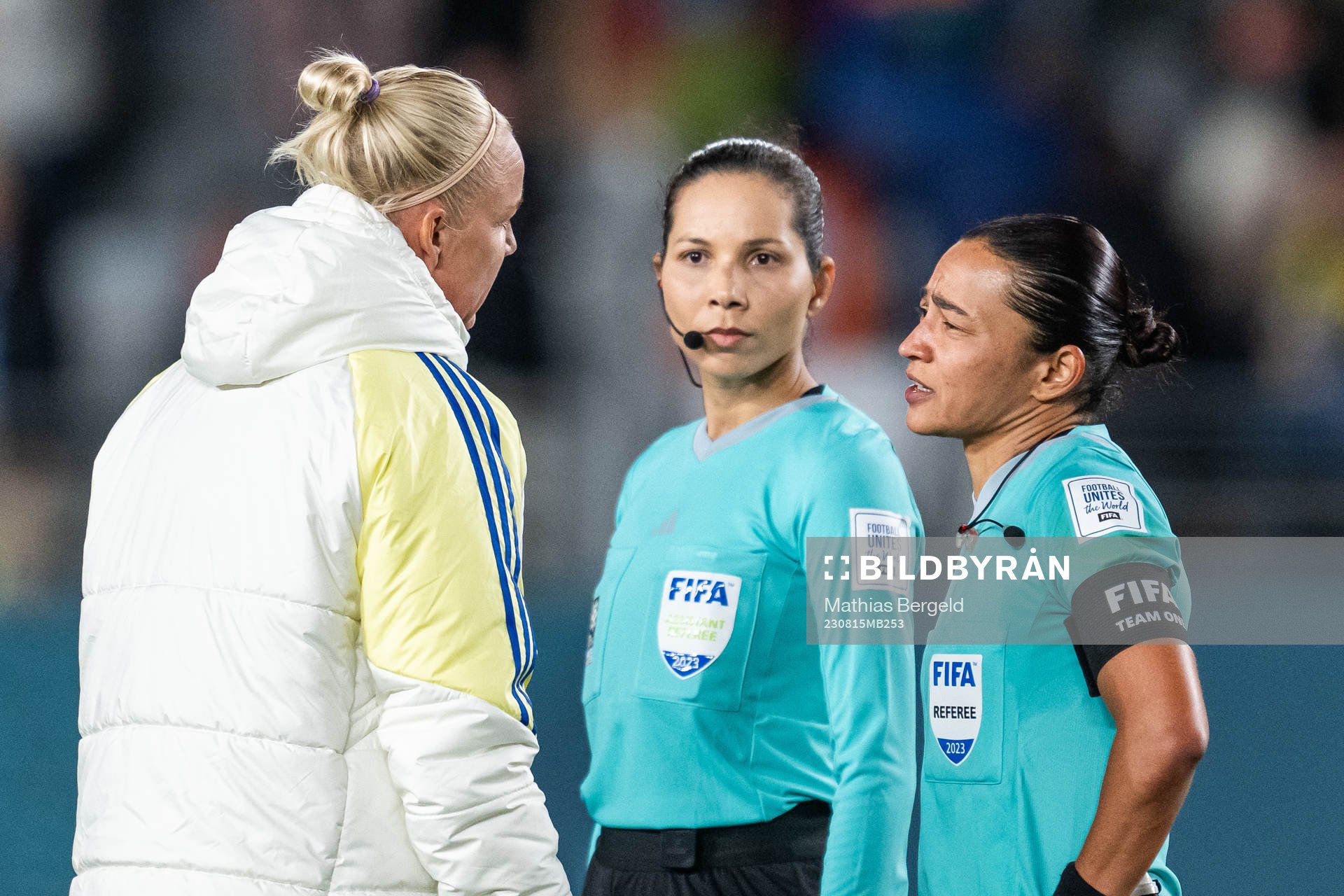 Caroline Seger of Sweden in discussion with referee Edina