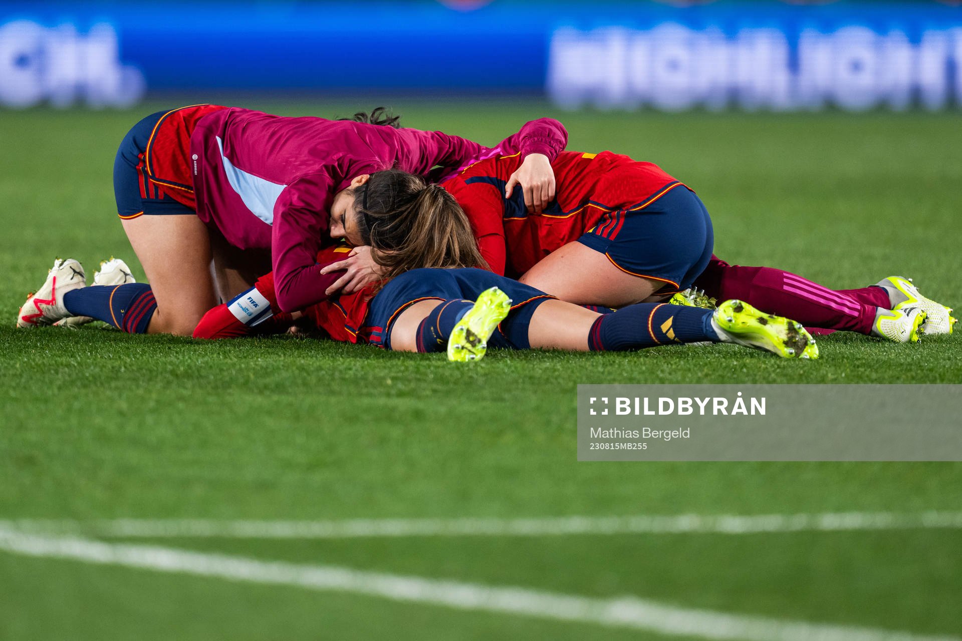 Players of Spain celebrate