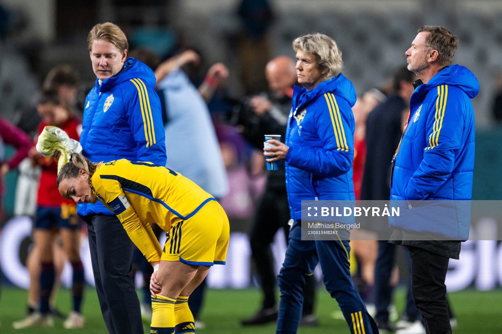 Kosovare Asllani and Head coach Peter Gerhardsson of Sweden