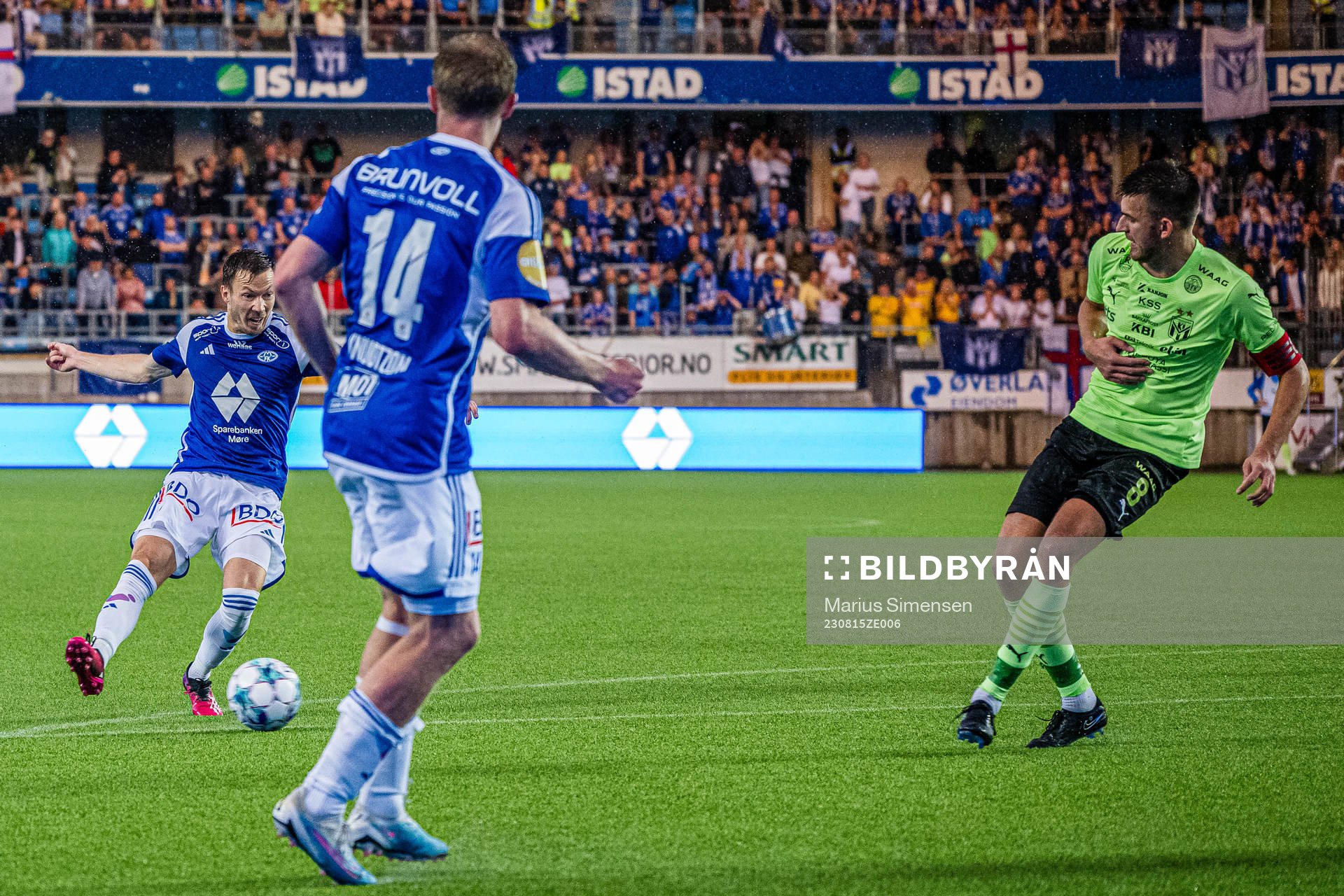 Martin Linnes of Molde scores the 2-0 goal