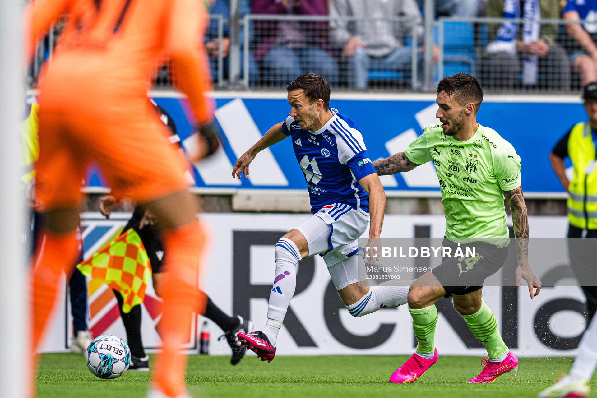 Martin Linnes of Molde and René Joensen of Klaksvik