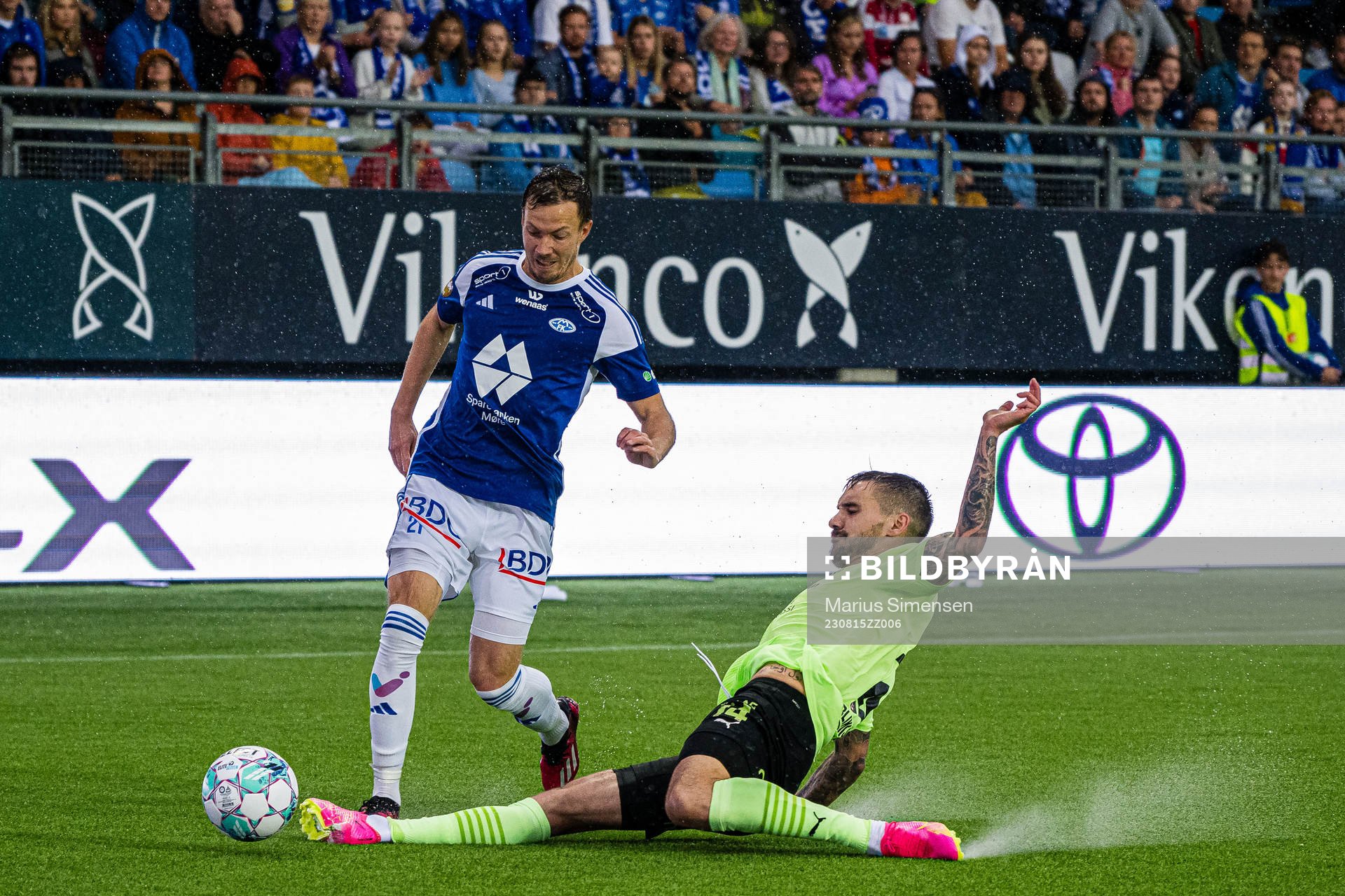 Martin Linnes of Molde and René Joensen of Klaksvik