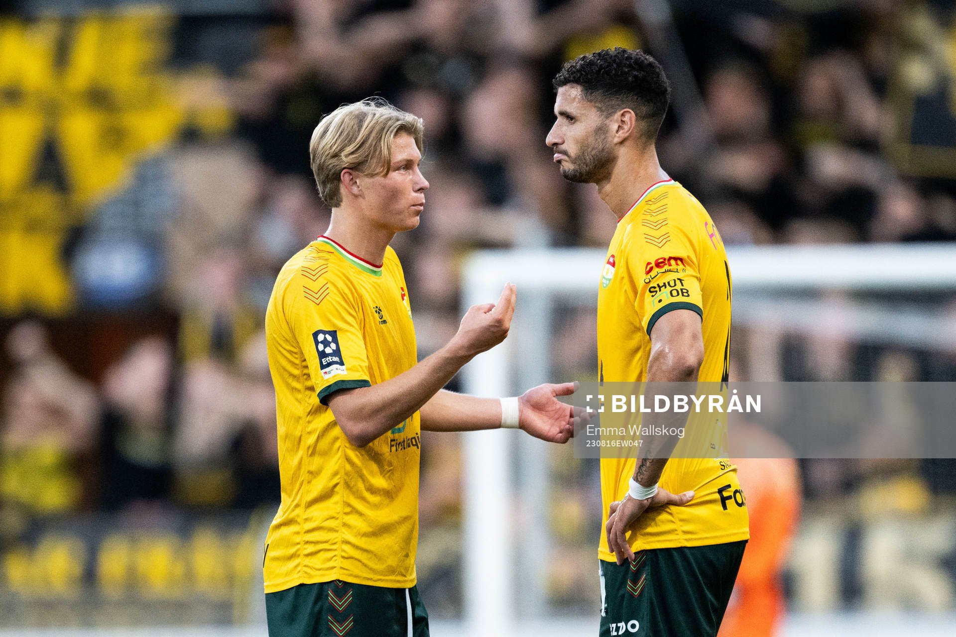 Dalkurds Rasmus Niklasson Johansson och  Imed Louati deppar