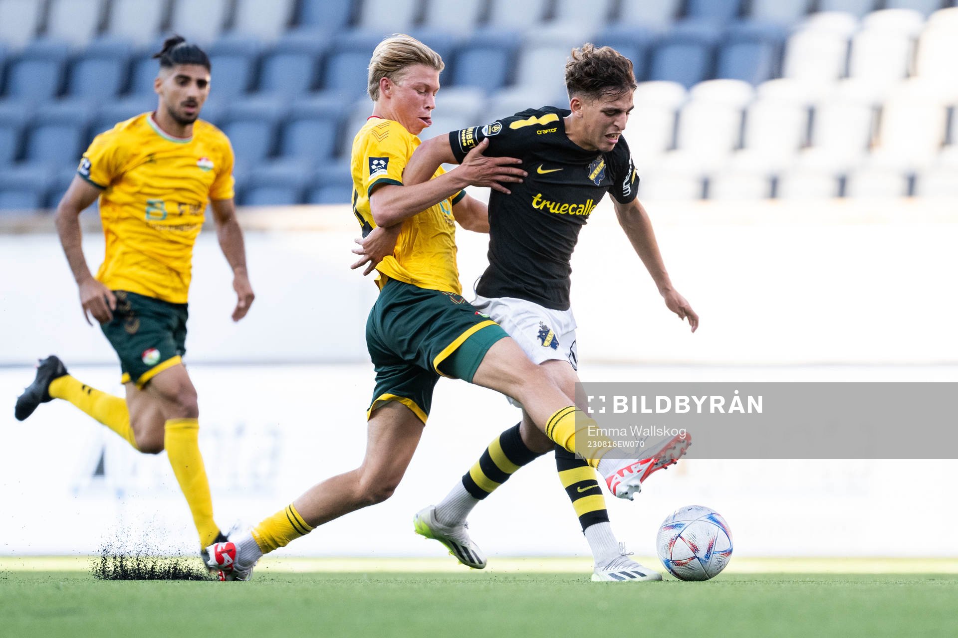 Dalkurds Rasmus Niklasson Johansson och AIKs Taha Ayari