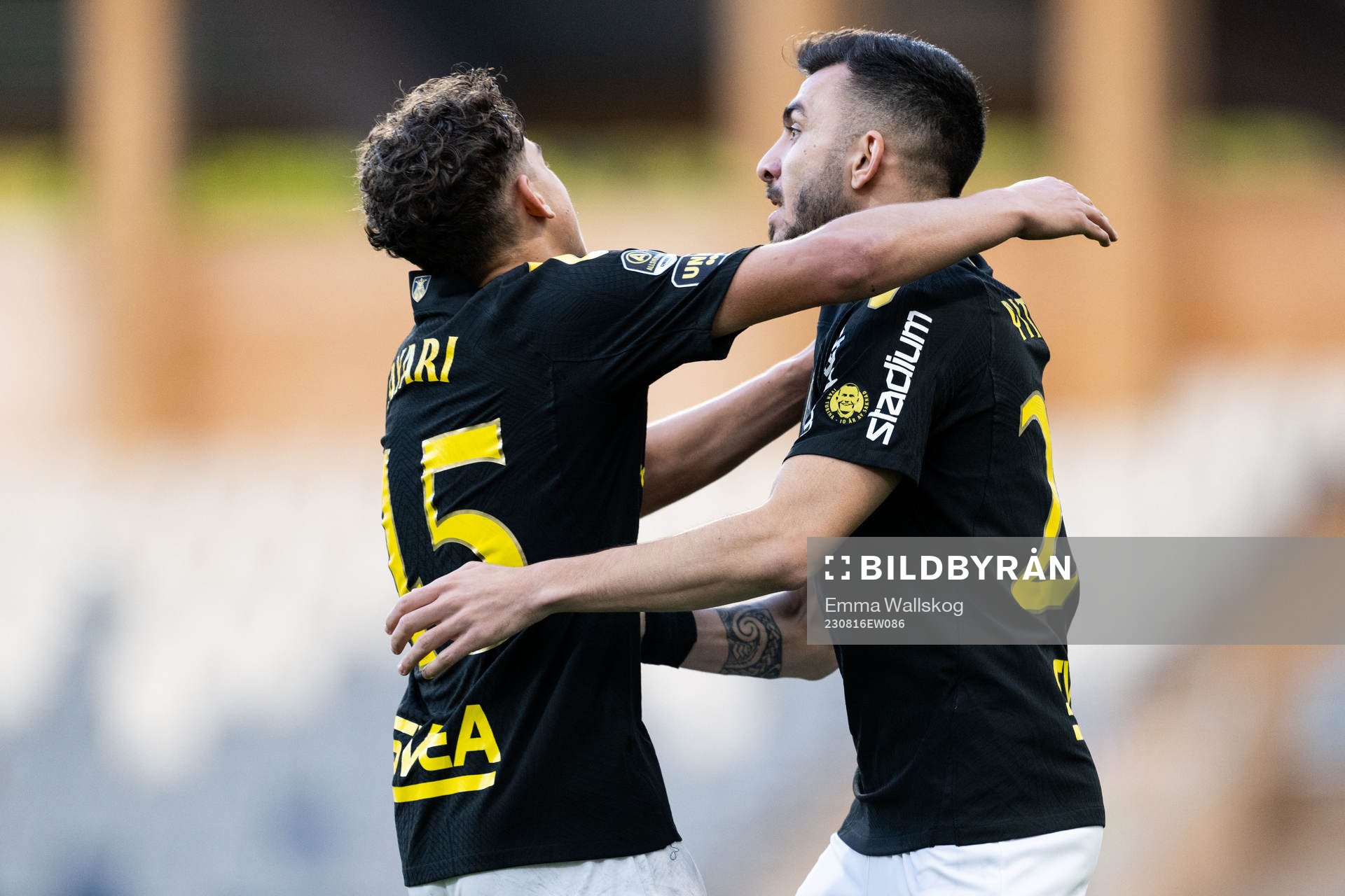 AIKs Ioannis Pittas jublar med Taha Ayari