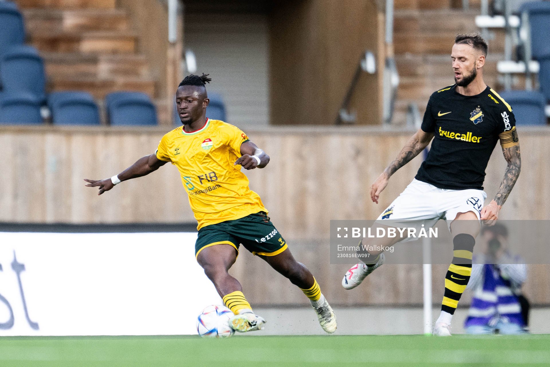 Dalkurds Michael Kargbo och AIKs Alexander Milosevic