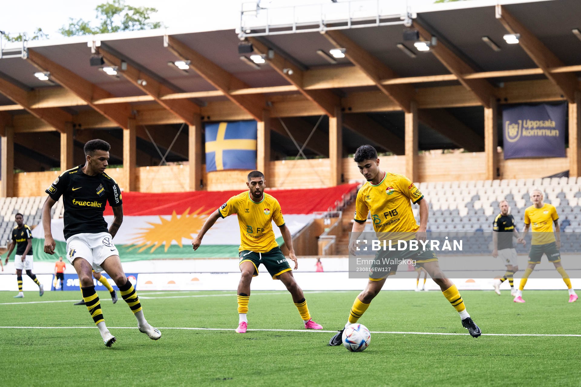 AIKs Rui Modesto mot Dalkurds Rassa Rahmani och Rinwar