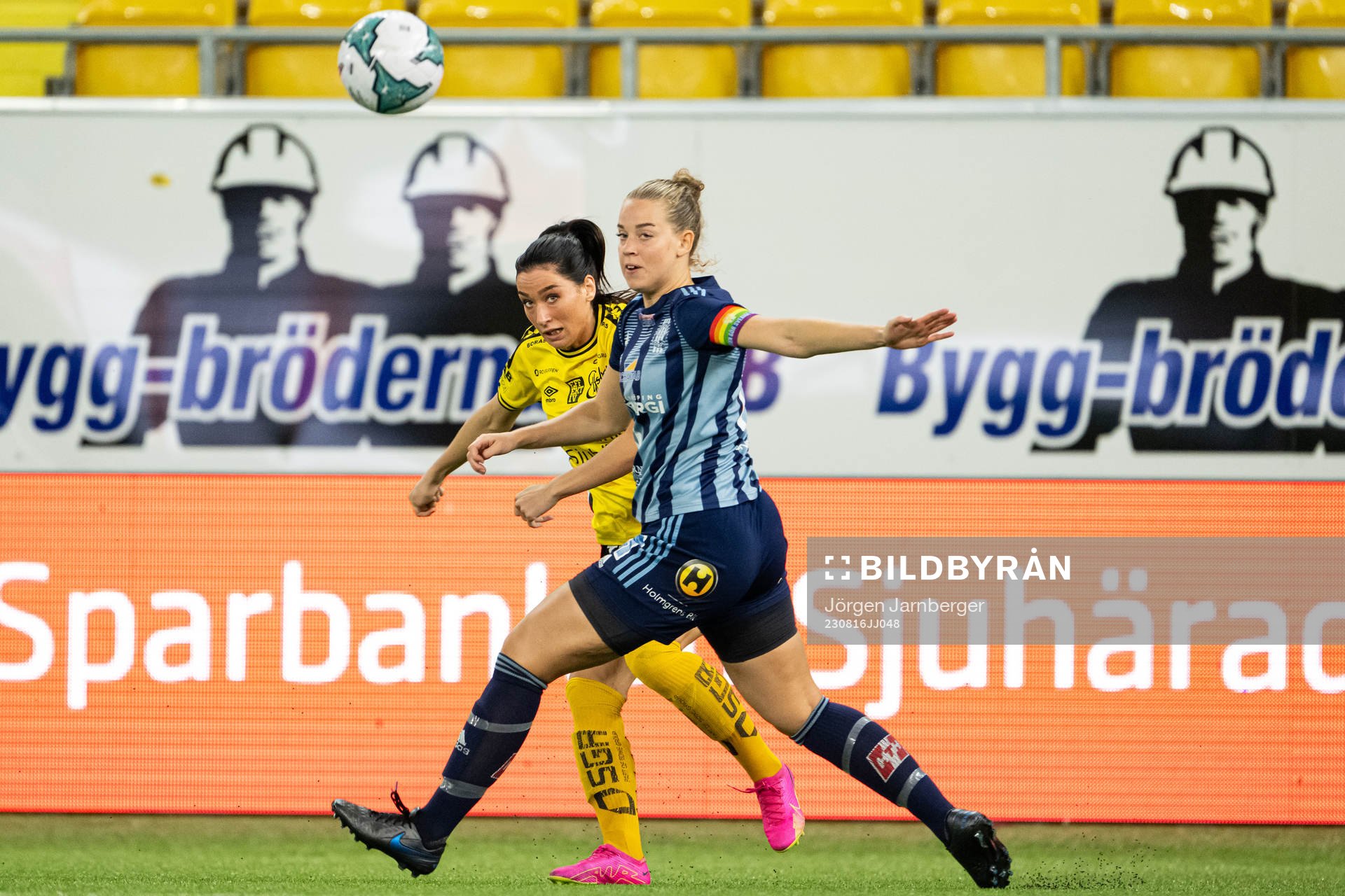 Elfsborgs Izabella Bergström och Husqvarnas Victoria Ström
