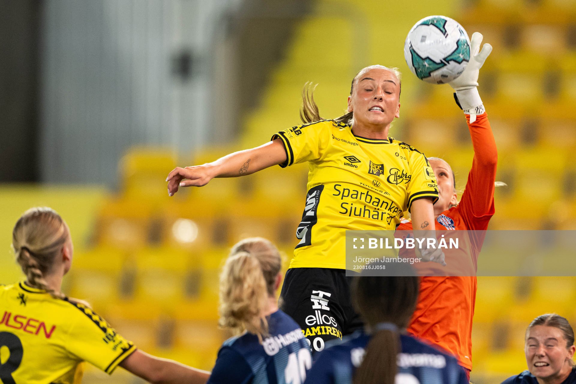 Elfsborgs Stina Jensen och Husqvarnas målvakt Hedda