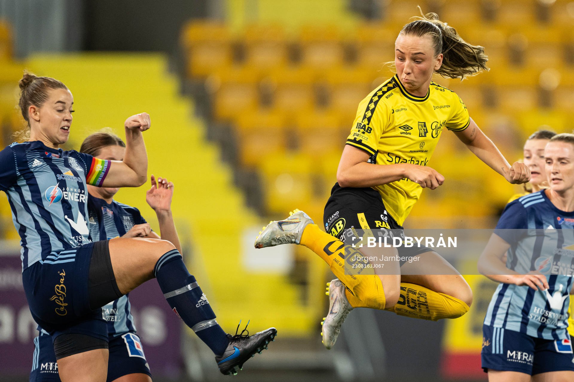 Husqvarnas Victoria Ström och Elfsborgs Stina Jensen