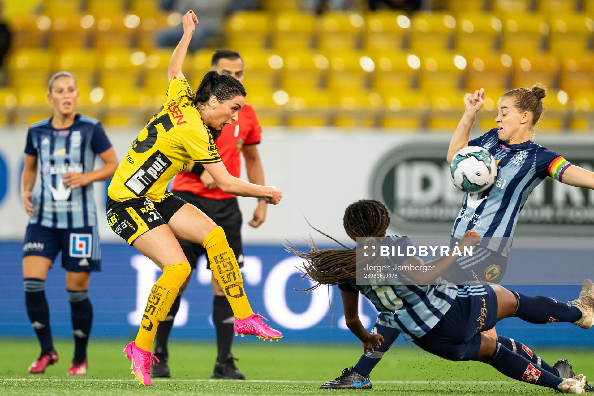 Elfsborgs Izabella Bergström och Husqvarnas Victoria Ström