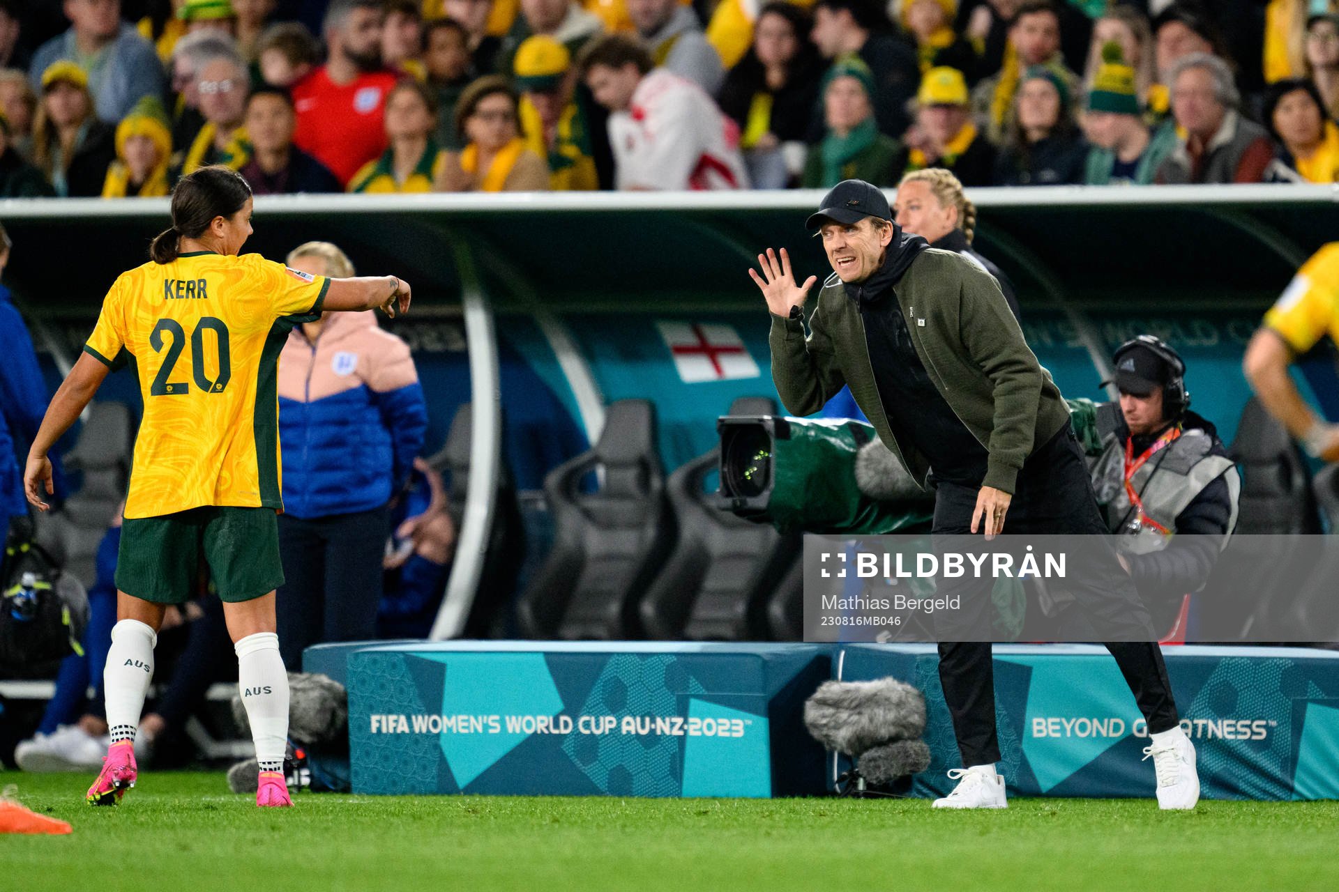 Sam Kerr talks to Head coach Tony Gustavsson of Australia