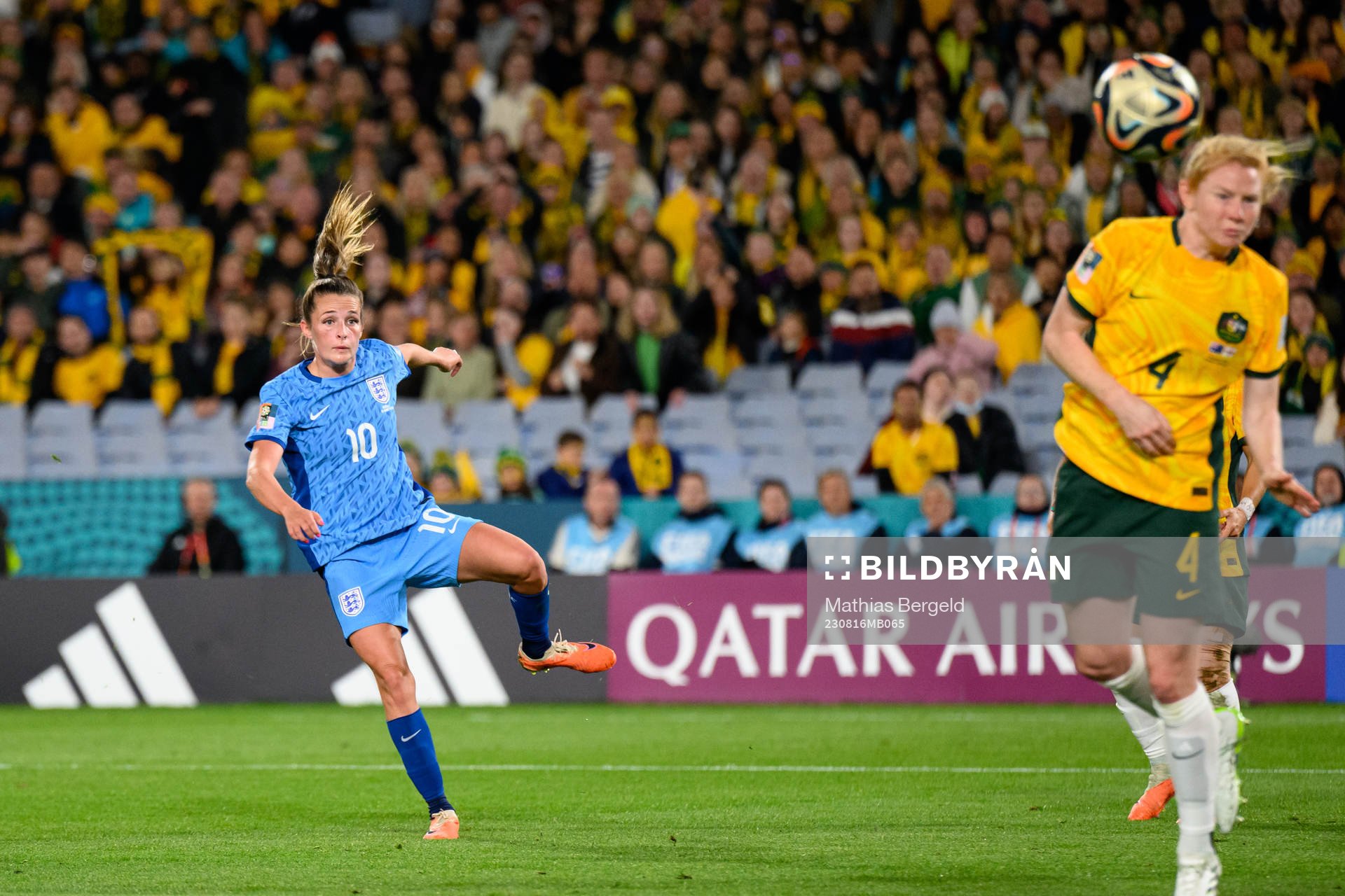 Ella Toone of England scores 0-1