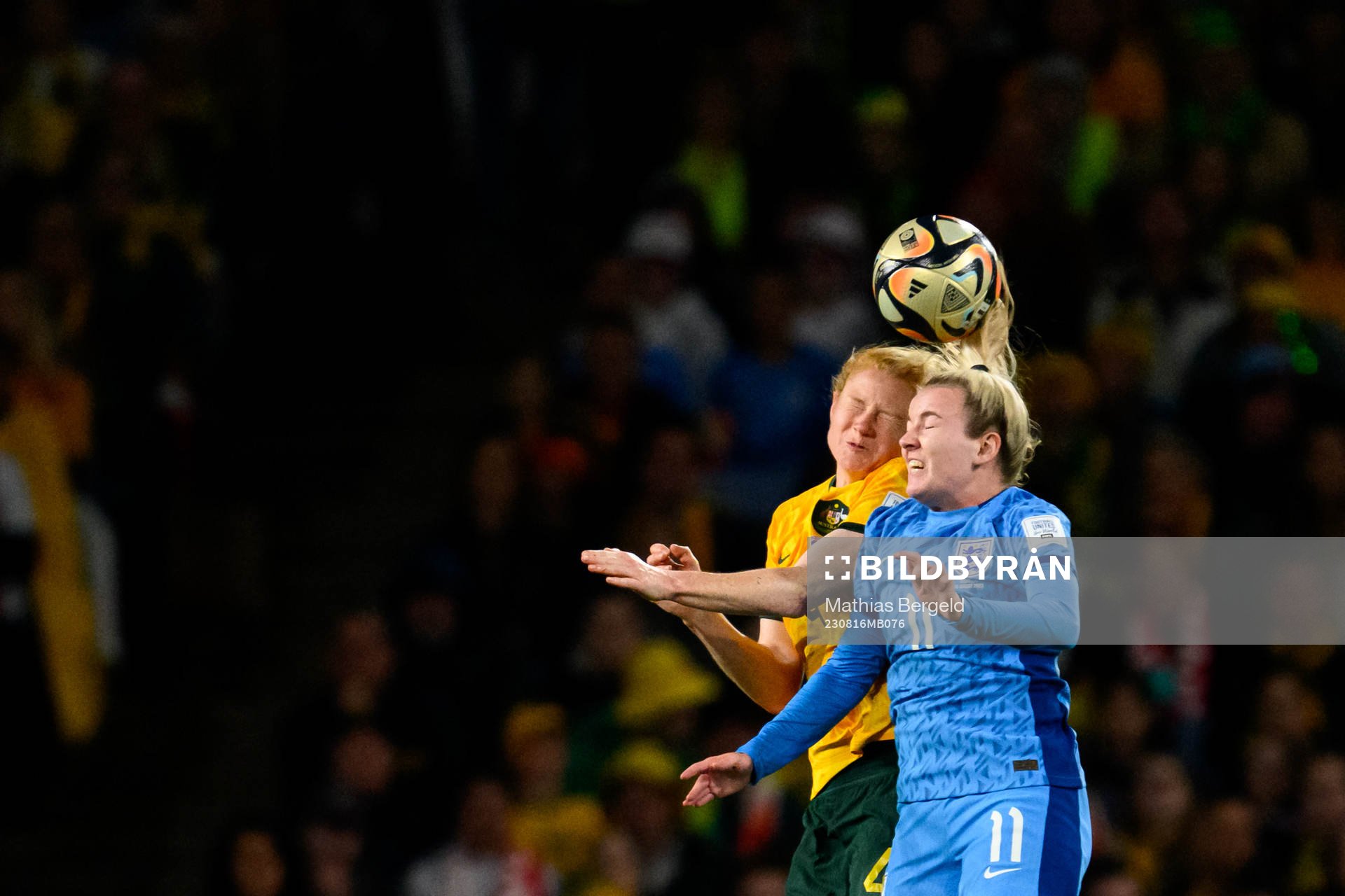 Clare Polkinghorne of Australia and Lauren Hemp of England