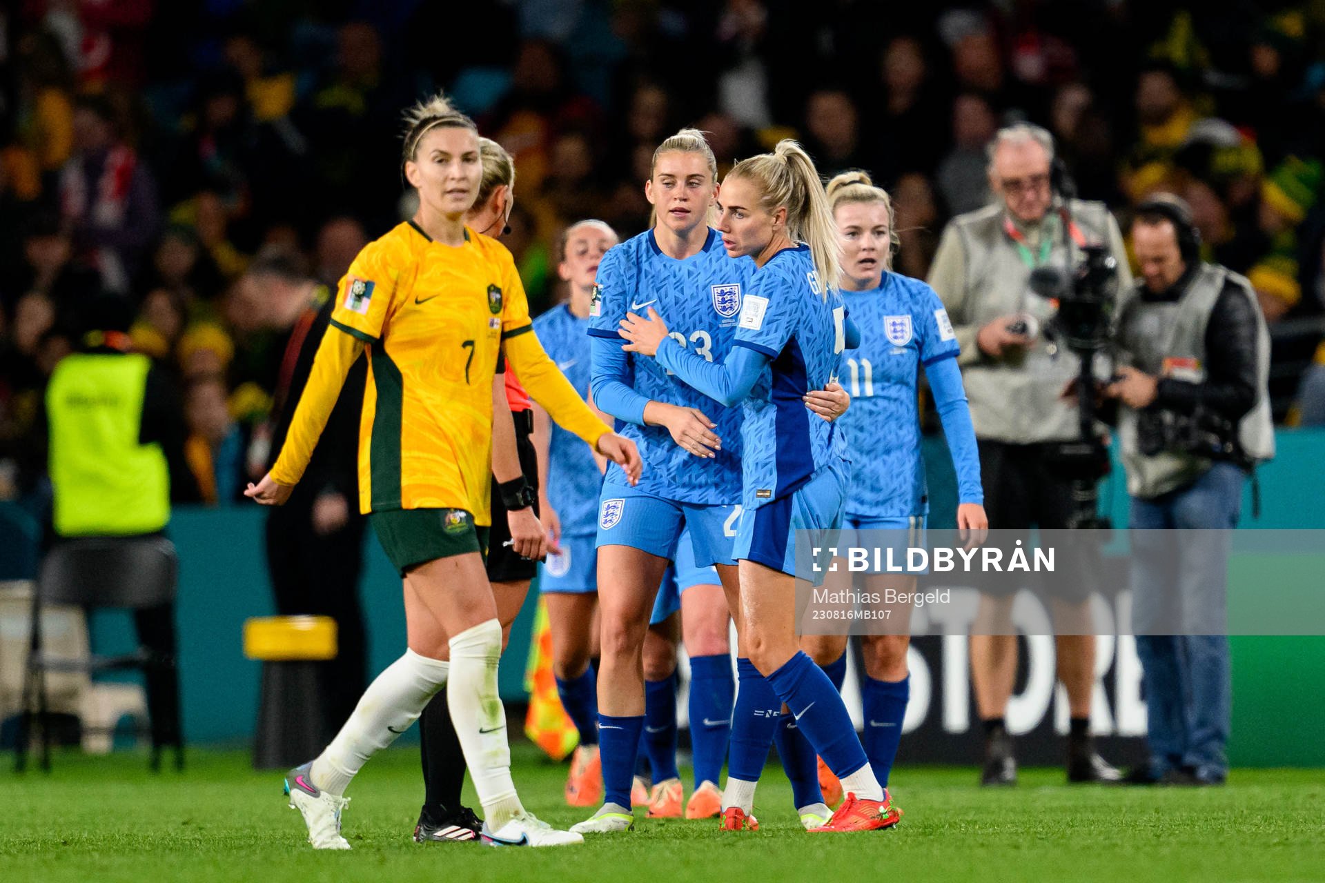 Alessia Russo of England celebrates