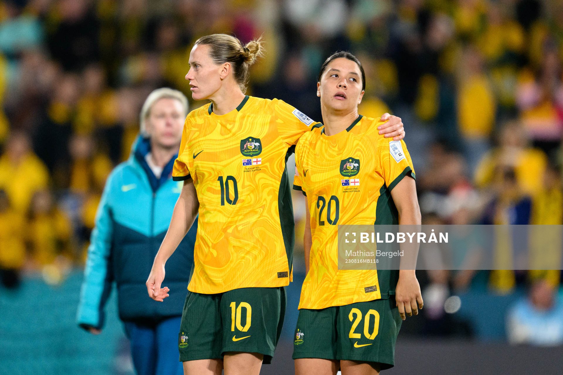 Emily van Egmond and Sam Kerr look dejected