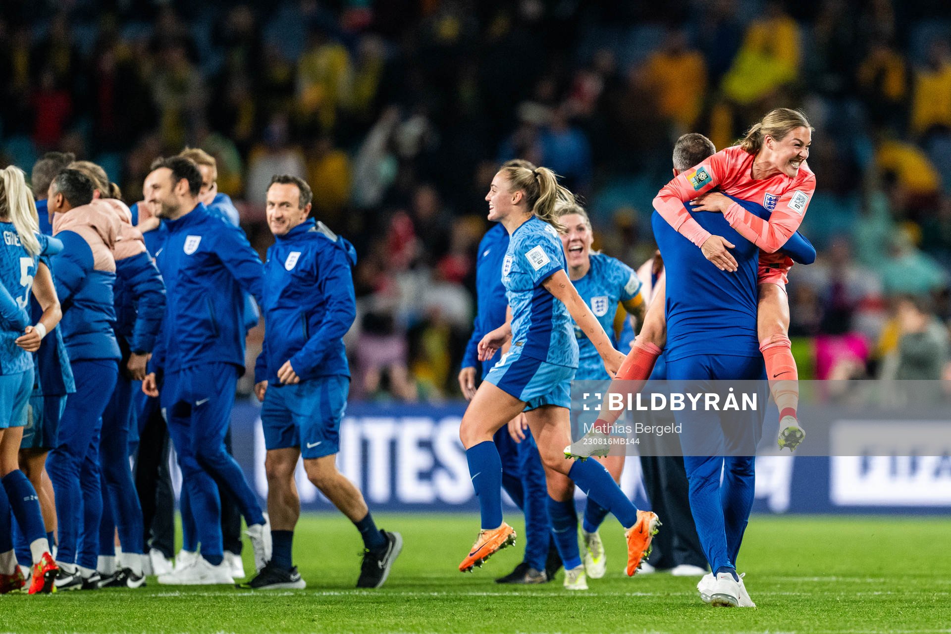 Goalkeeper Mary Earps celebrates with staff of England