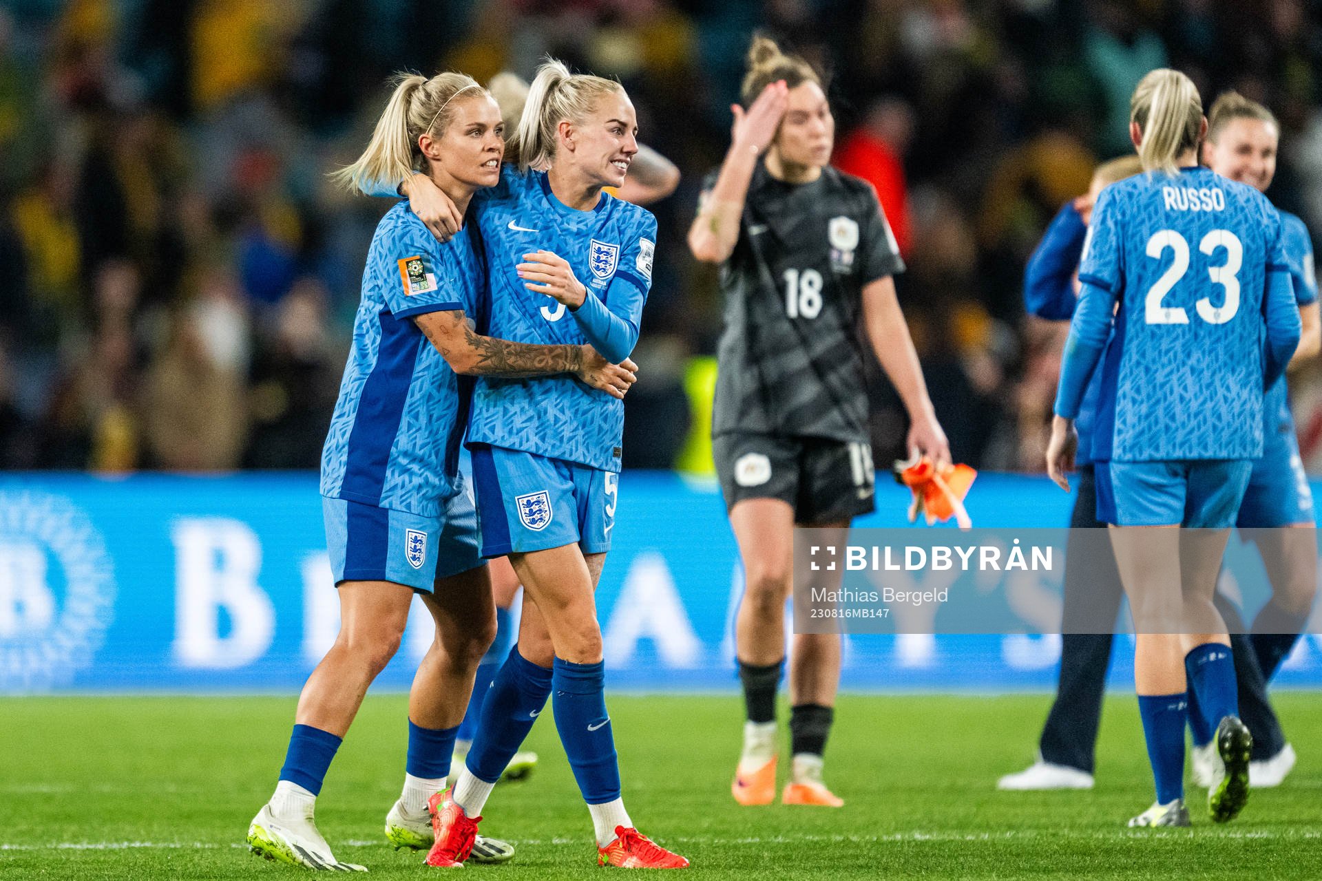 Rachel Daly and Alex Greenwood of England celebrate