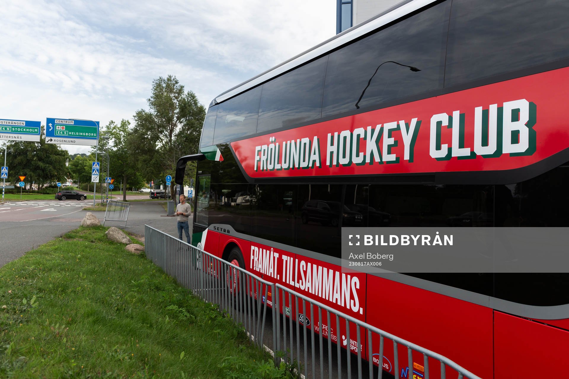 Frölundas buss utanför Husqvarna Garden