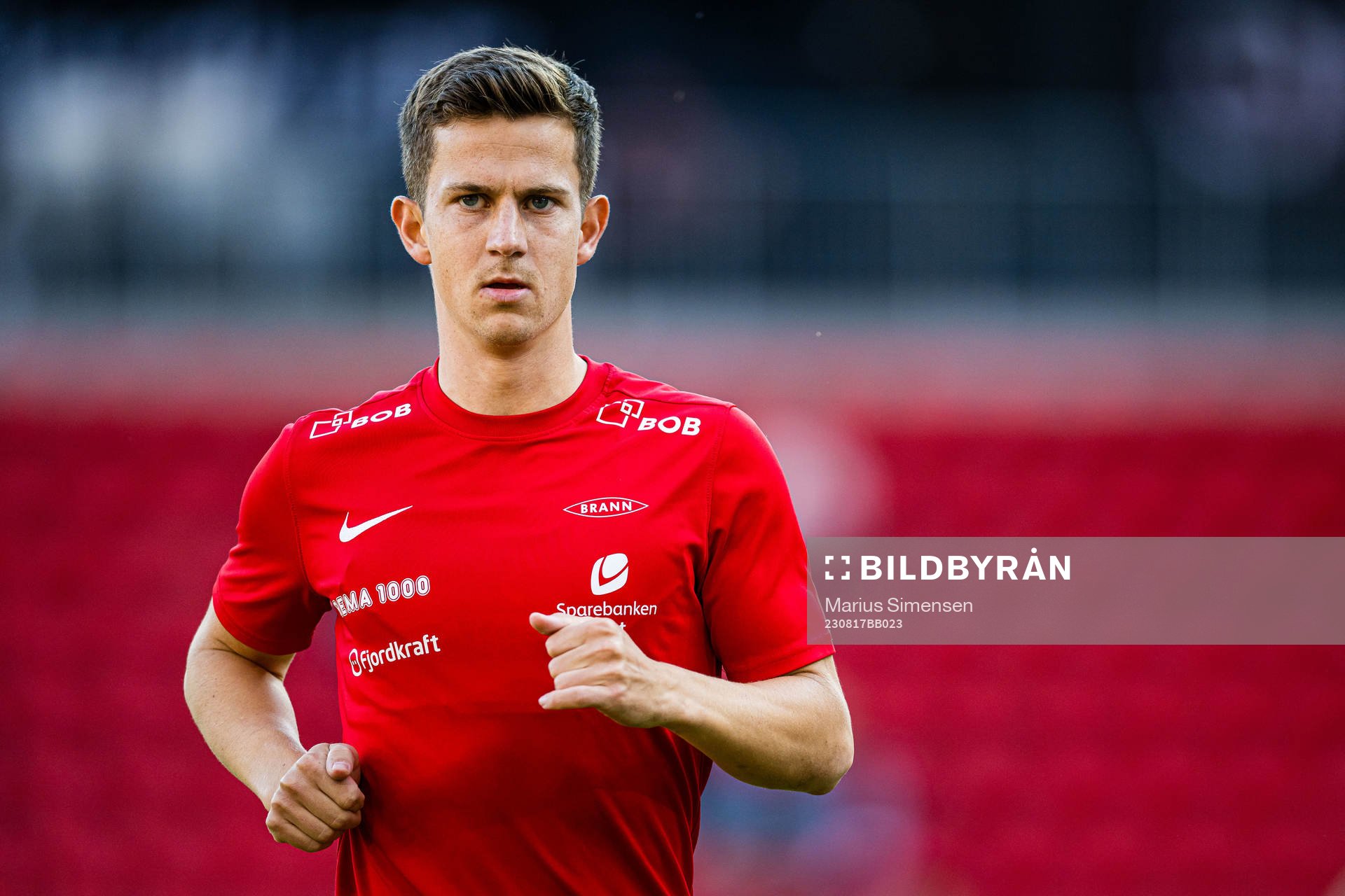 Sander Kartum of Brann warms up